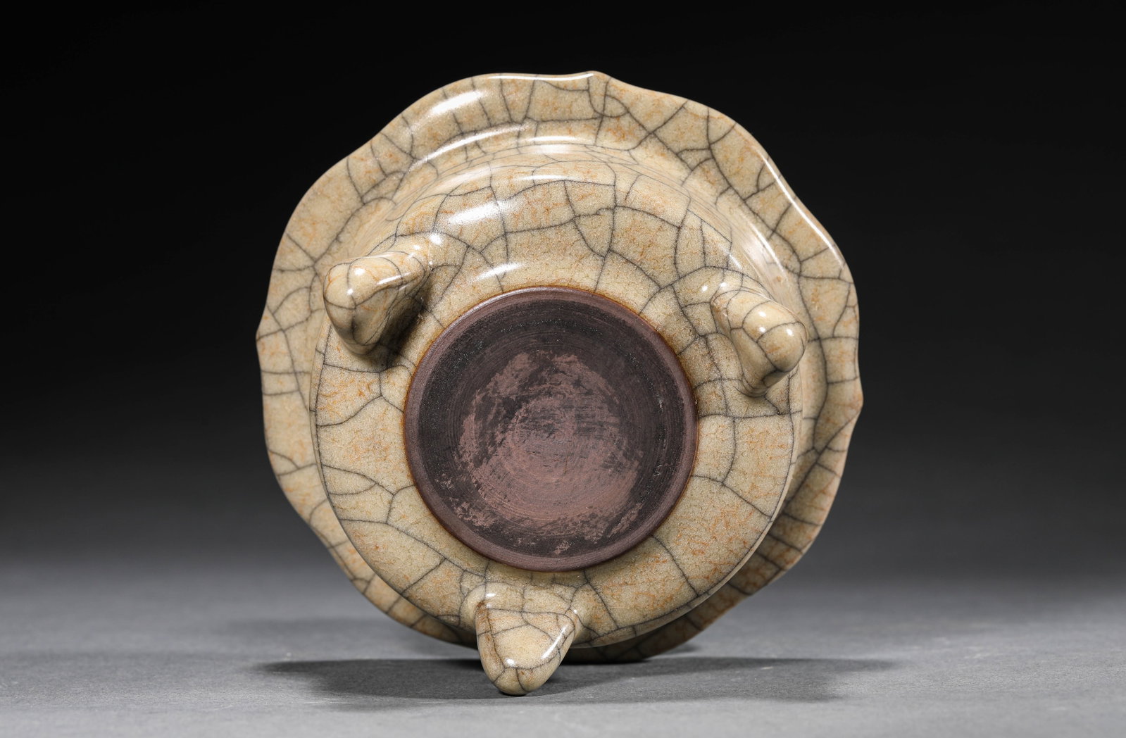 A GE WARE THREE-LEGGED INCENSE BURNER - 6