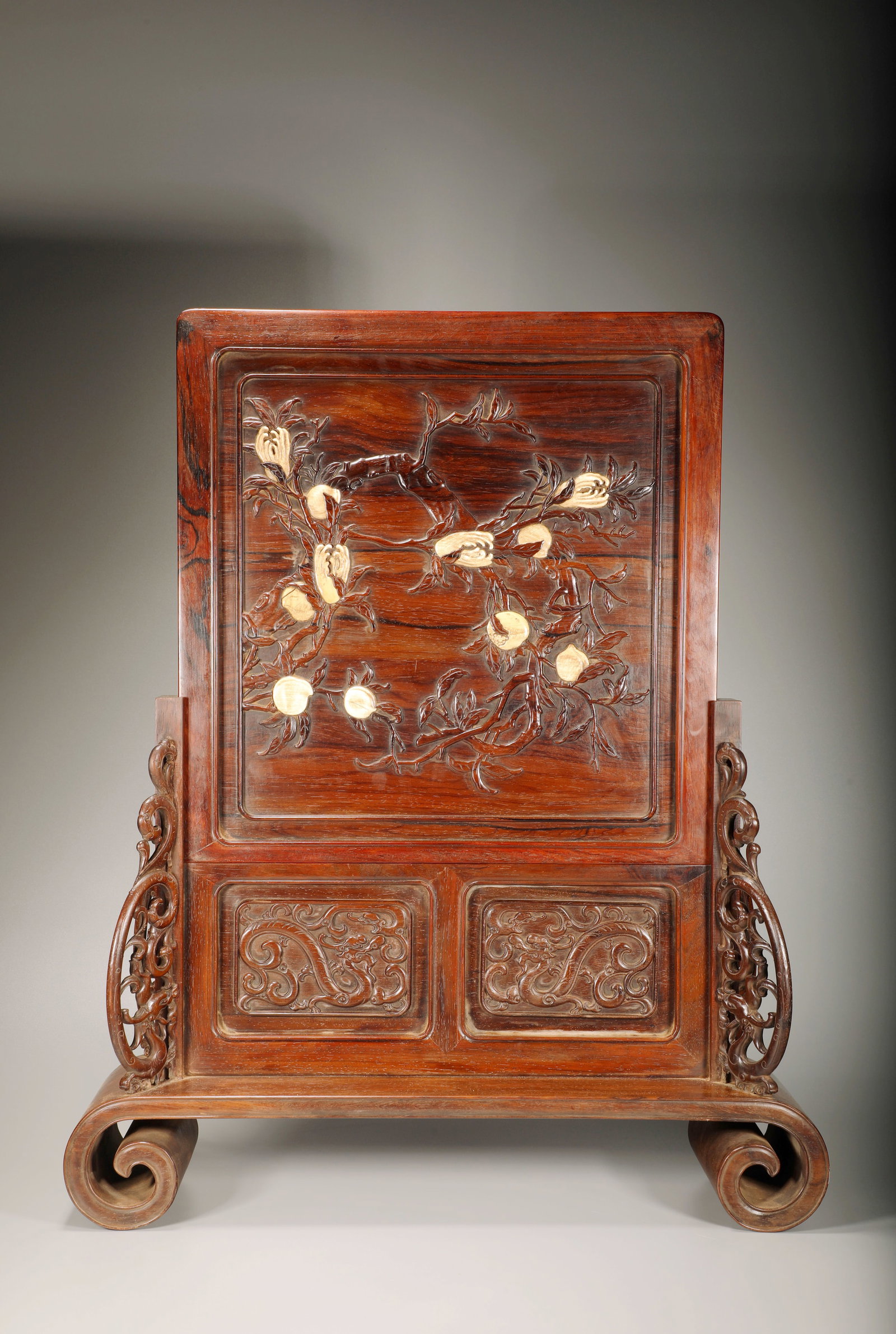 A HUANGHUALI TABLE SCREEN INLAID WITH ZITAN WITH 'THREE ABUNDANCES': A HUANGHUALI TABLE SCREEN INLAID WITH ZITAN WITH 'THREE ABUNDANCES' Size:Height:66cm,54*13cm