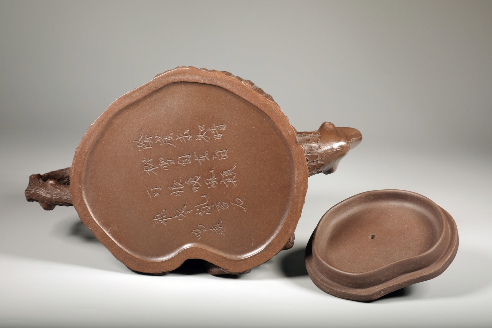 A YIXING CLAY KNOTTED TREE-TRUNK TEAPOT - 6