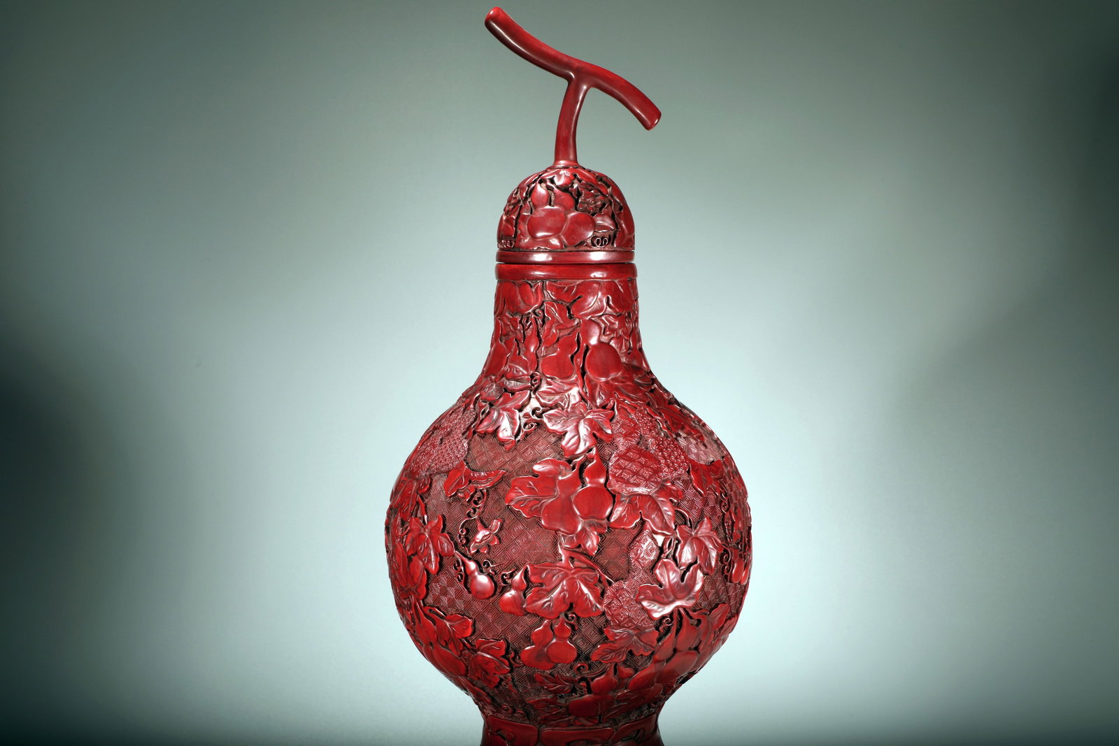 A LACQUER 'GOURD' VASE - 2