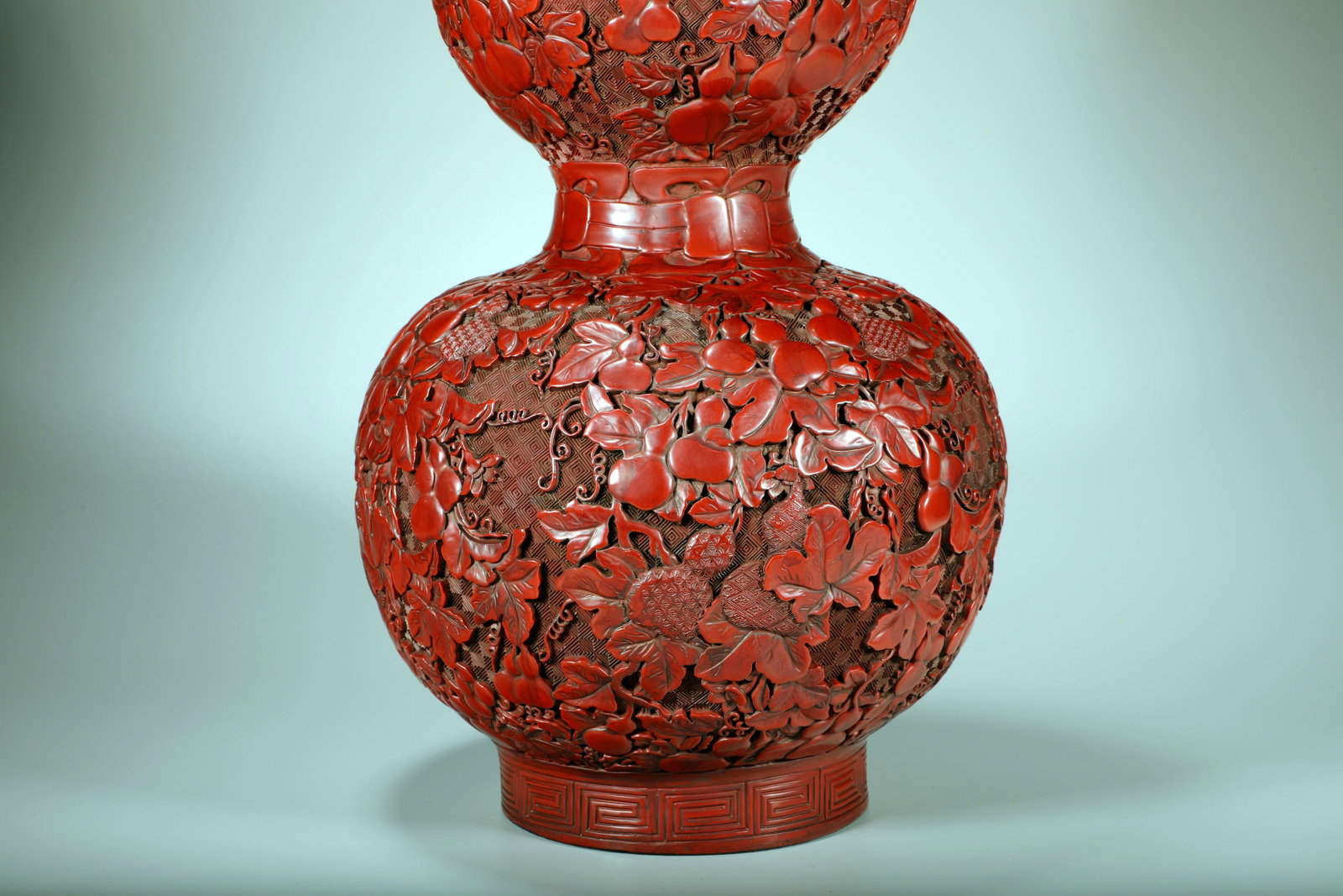 A LACQUER 'GOURD' VASE - 3