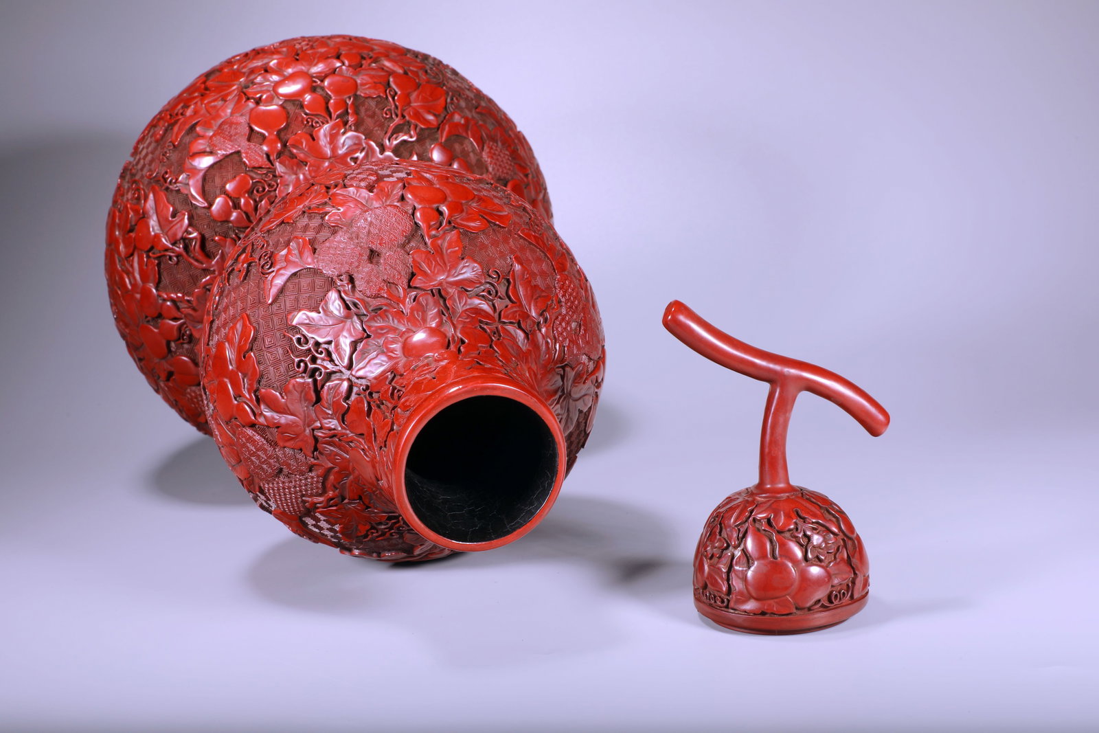 A LACQUER 'GOURD' VASE - 7