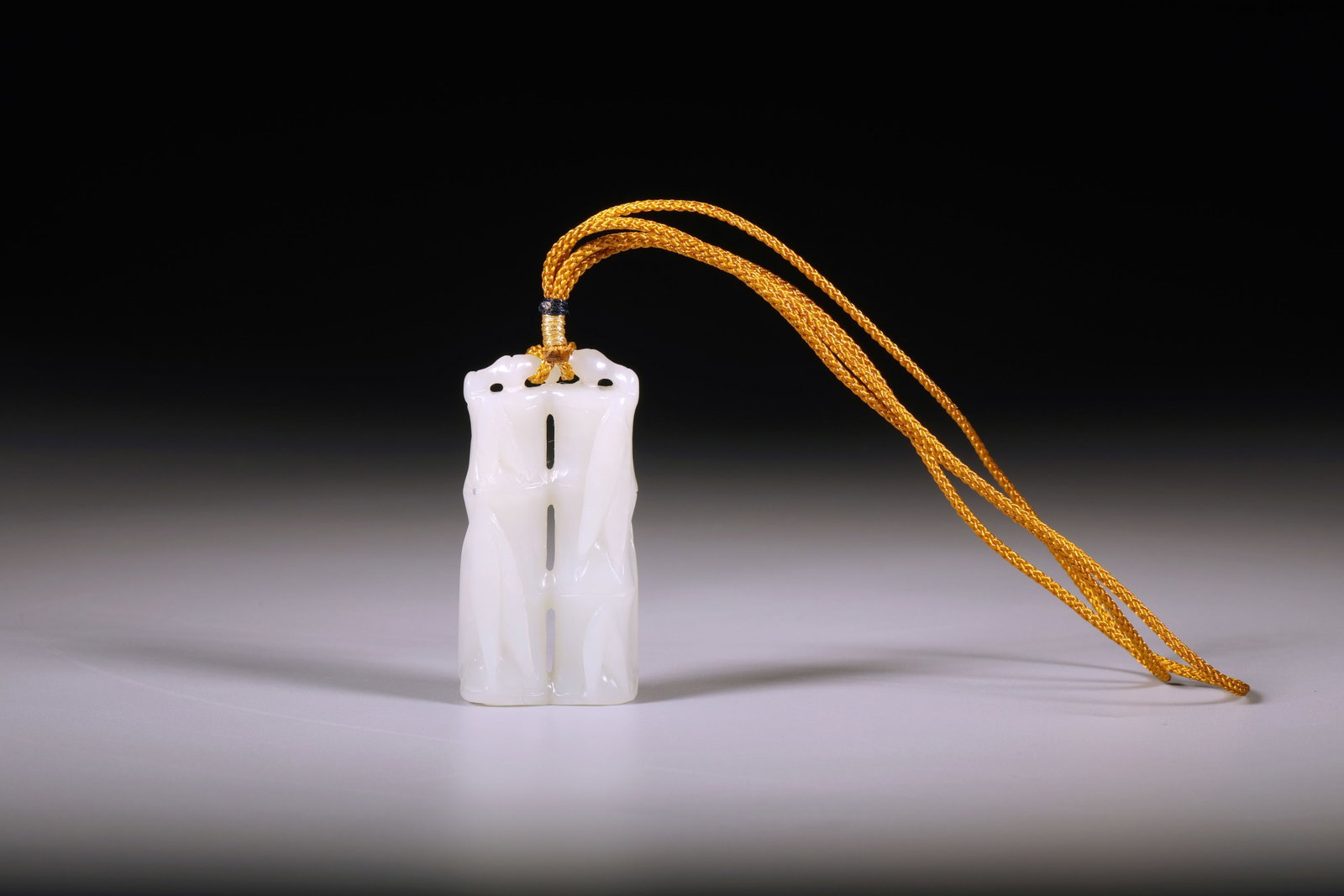 A WHITE JADE 'BAMBOO' BOULDER - 4