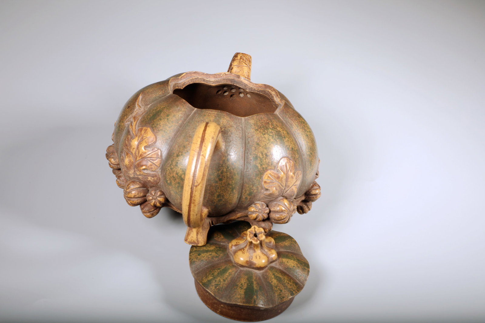 A YIXING CLAY 'PUMPKIN' TEAPOT - 5