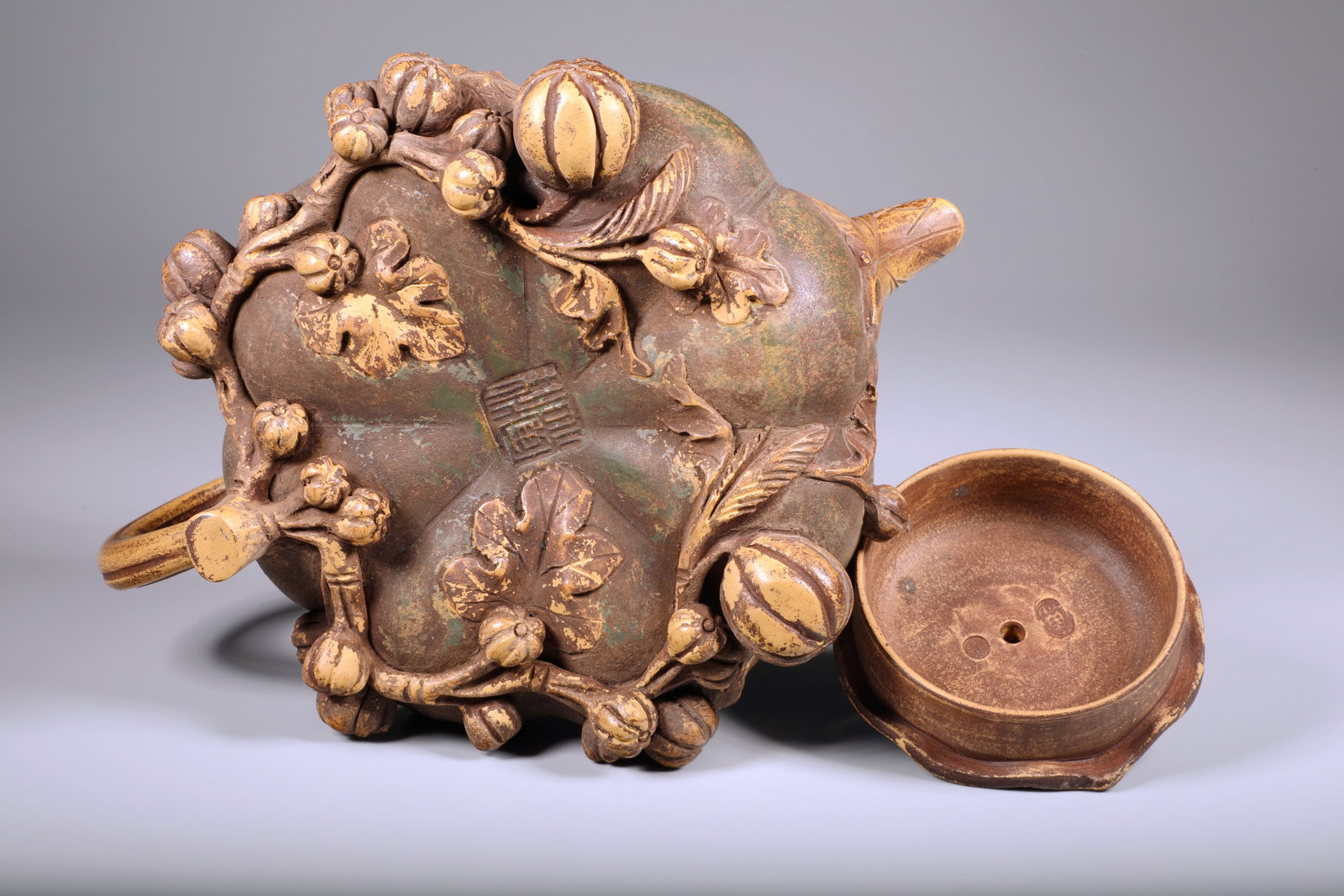 A YIXING CLAY 'PUMPKIN' TEAPOT - 6