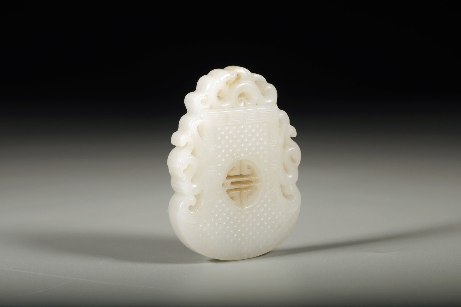A WHITE JADE 'DRAGON' PENDANT - 2