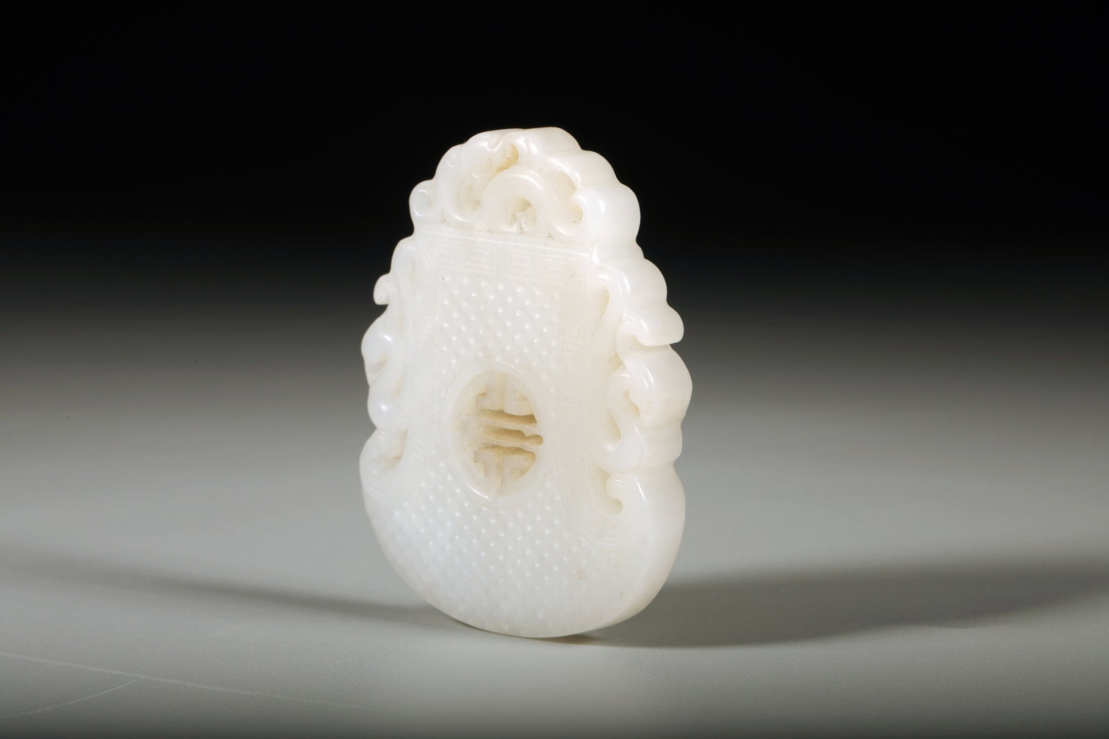 A WHITE JADE 'DRAGON' PENDANT - 3