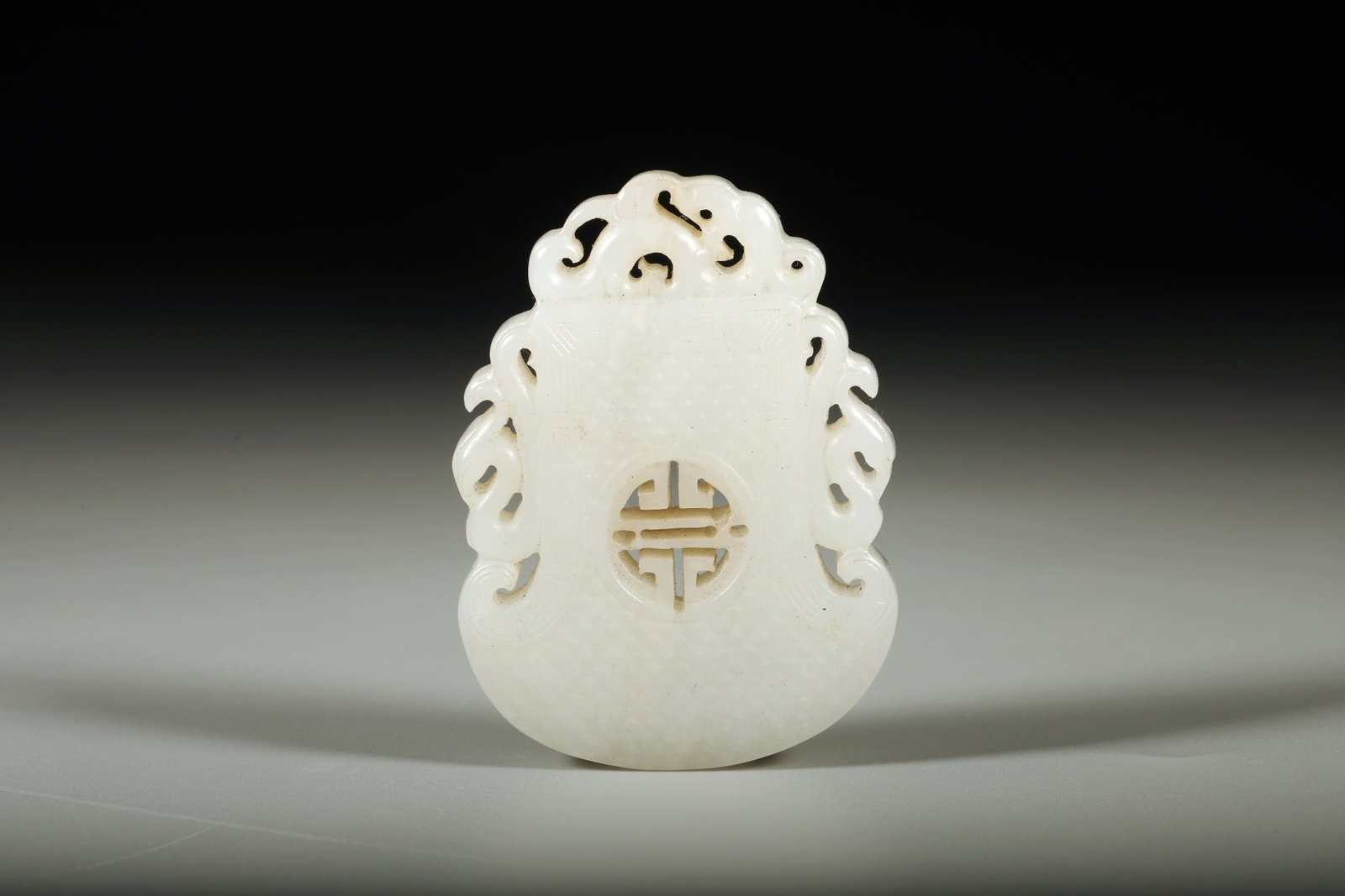 A WHITE JADE 'DRAGON' PENDANT - 4