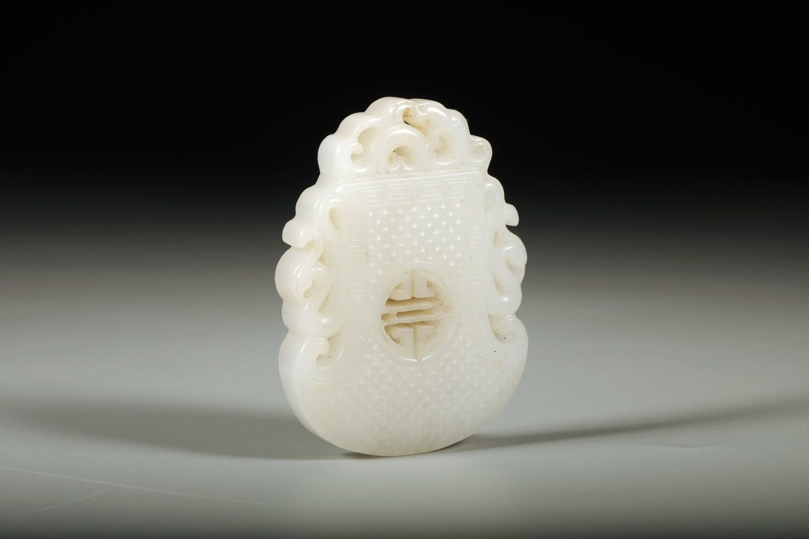 A WHITE JADE 'DRAGON' PENDANT - 5