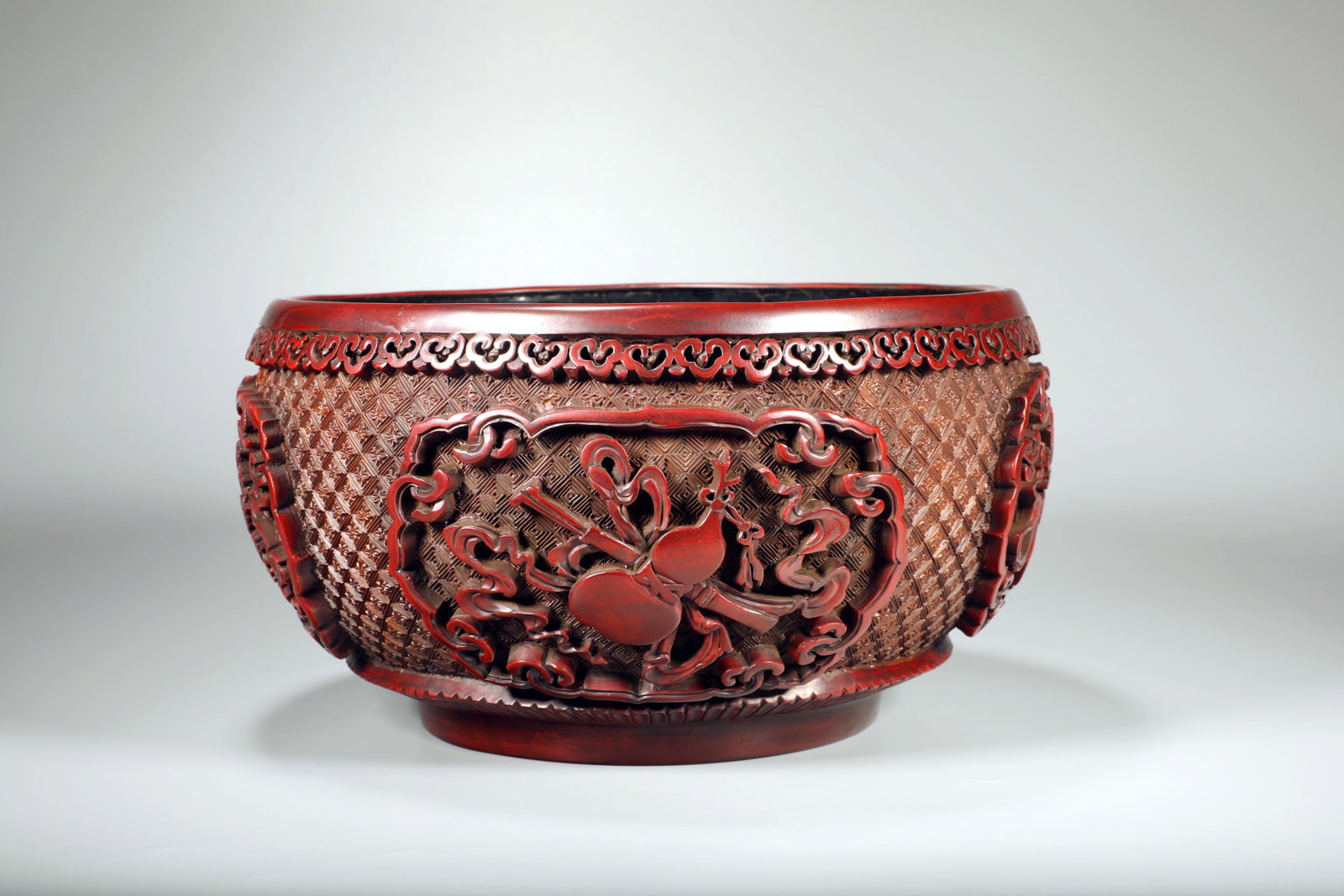 A LACQUER BOWL WITH EIGHT BUDDHIST EMBLEMS - 2
