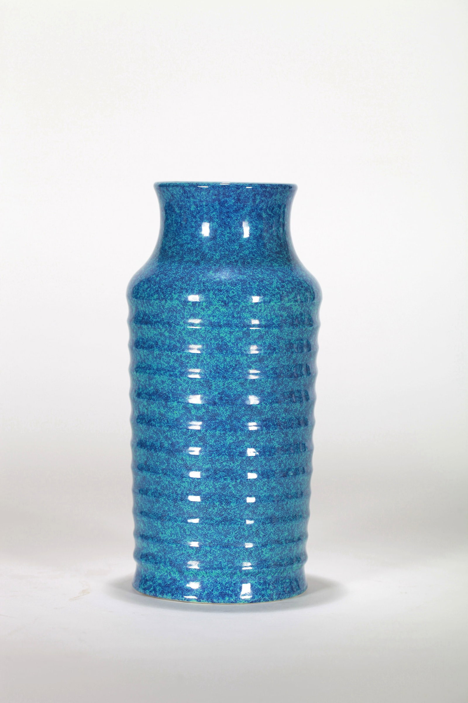 A ROBIN'S EGG-GLAZED BOTTLE VASE WITH BOW-STRING BANDS - 2
