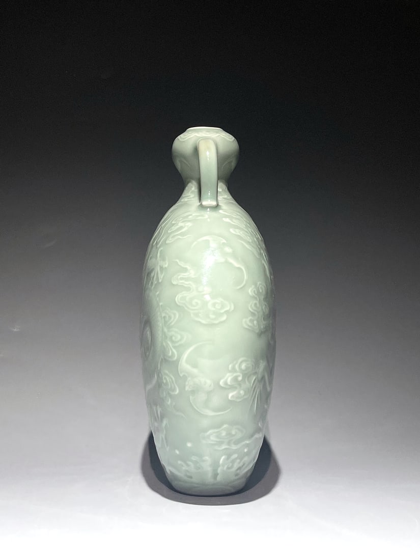 A CELADON-GLAZED 'DRAGON AND CLOUDS' MOONFLASK WITH LOOP HANDLES - 3