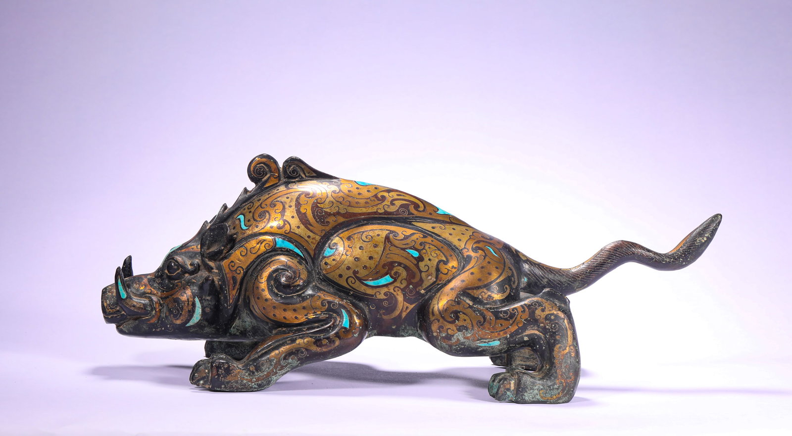 BRONZE GILDED AUSPICIOUS BEAST: BRONZE GILDED AUSPICIOUS BEAST (15 x 36cm,Weight:2520g)