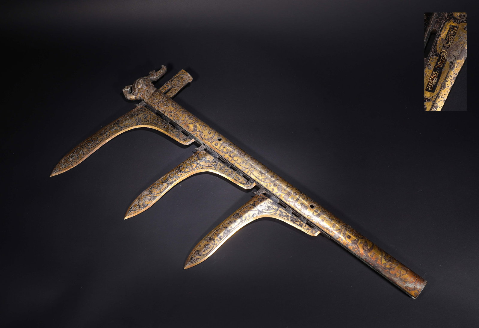THERE WERE MANY INLAID GOLD AND SILVER HALBERDS: THERE WERE MANY INLAID GOLD AND SILVER HALBERDS (65.5 x 33.8cm,Weight:3120g)