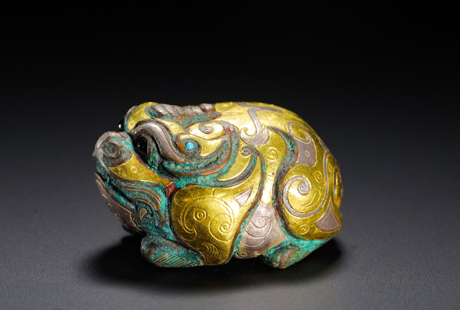 BRONZE INLAID GOLD AND SILVER AUSPICIOUS BEASTS: BRONZE INLAID GOLD AND SILVER AUSPICIOUS BEASTS (2.6 x 4.7cm,Weight:100g)