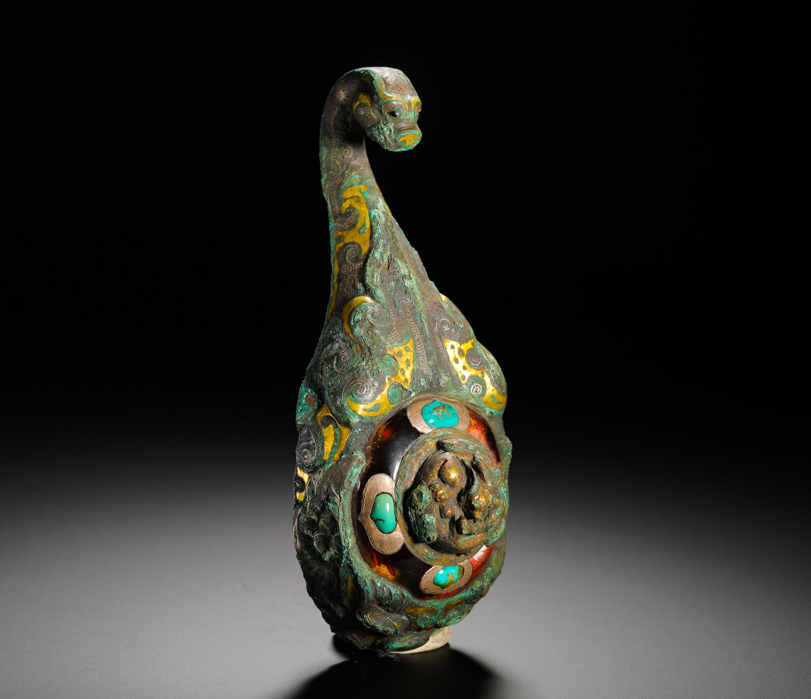 GOLD INLAID WITH TURQUOISE GLAZED DRAGON HEAD WITH HOOK: GOLD INLAID WITH TURQUOISE GLAZED DRAGON HEAD WITH HOOK (15.5 x 7cm,Weight:440g)