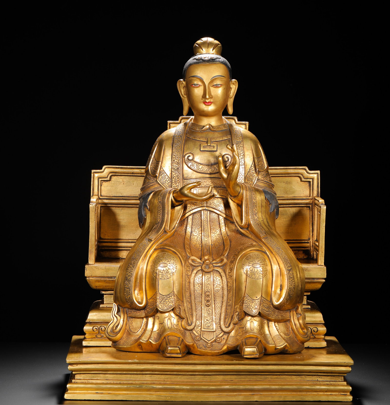 A GILDED BRONZE SEATED FIGURE OF A TAOIST IMMORTAL: A GILDED BRONZE SEATED FIGURE OF A TAOIST IMMORTAL (50 x 38cm,Weight:24650g)