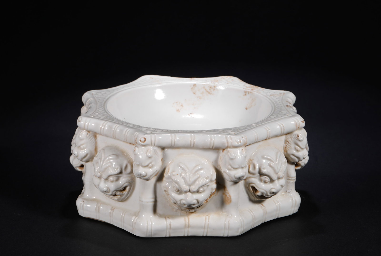 WHITE PORCELAIN BEAST HEAD OFFERINGS FROM DING KILN: WHITE PORCELAIN BEAST HEAD OFFERINGS FROM DING KILN (7 x 16.5cm)