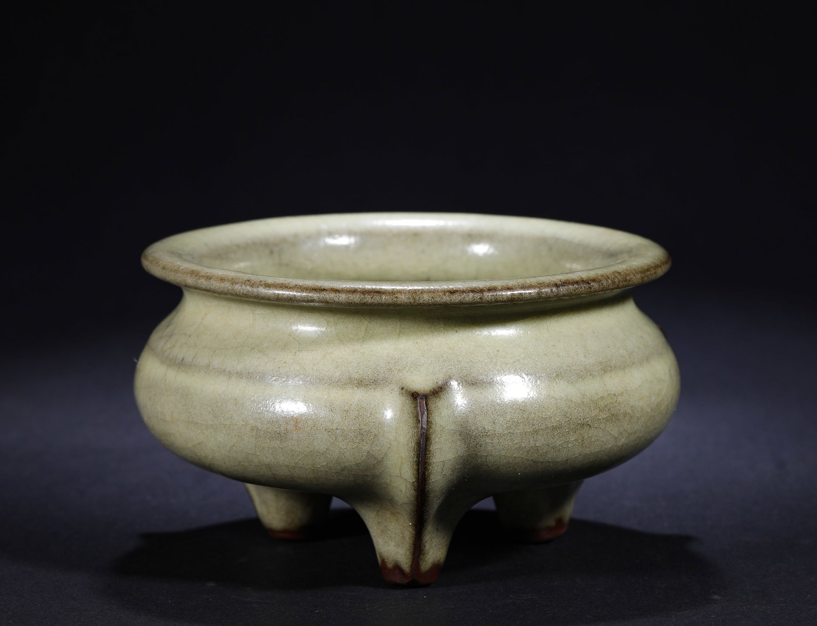 RU KILN THREE-LEGGED INCENSE BURNER: RU KILN THREE-LEGGED INCENSE BURNER (6.8 x 15cm)