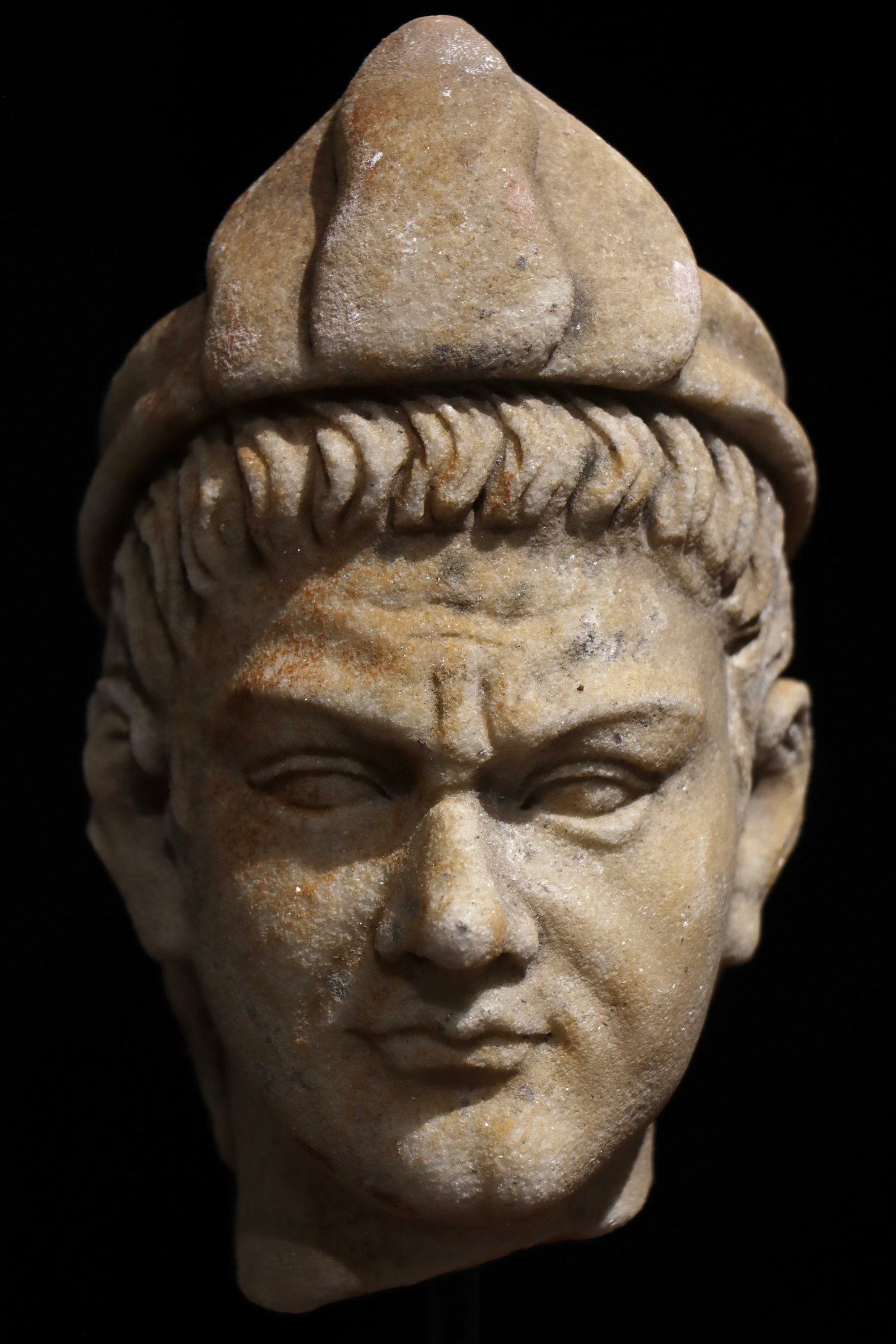 A 3-CENTURY ANCIENT GREEK STONE-CARVED HEAD: A 3-CENTURY ANCIENT GREEK STONE-CARVED HEAD (33cm)
