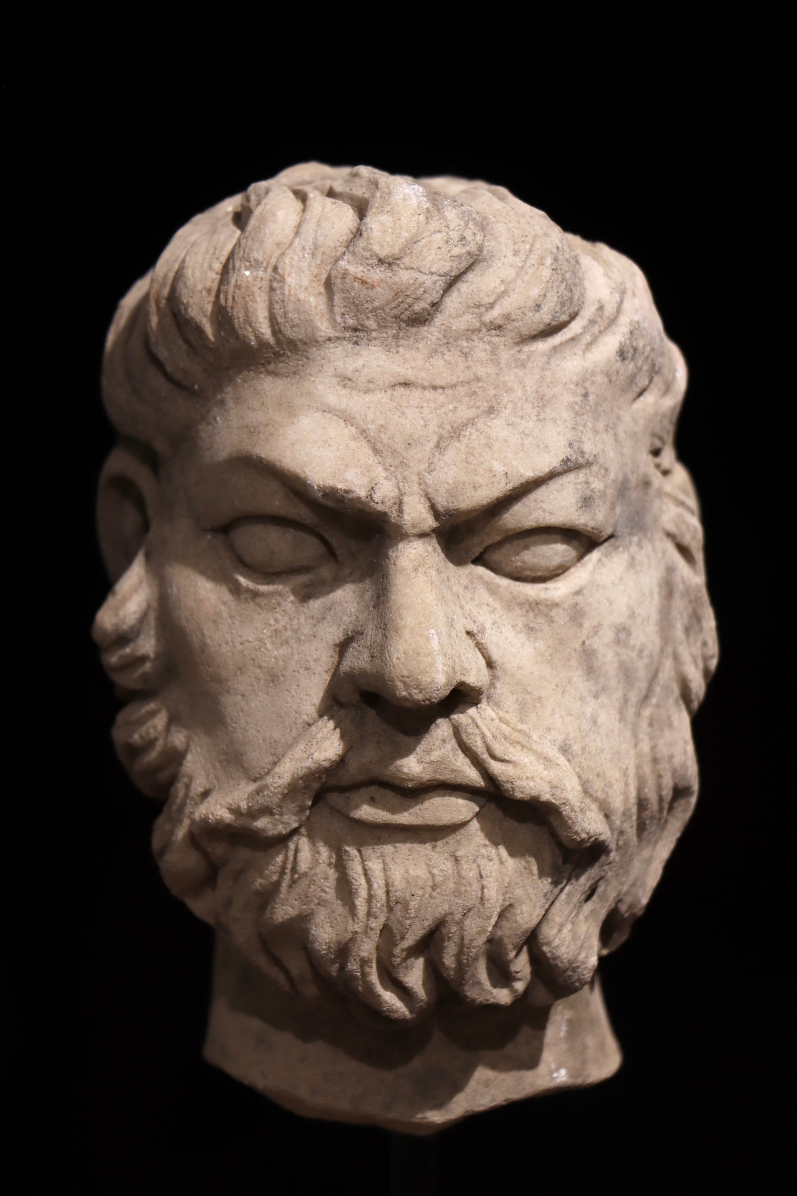 A 3-CENTURY ANCIENT GREEK STONE-CARVED HEAD: A 3-CENTURY ANCIENT GREEK STONE-CARVED HEAD (31cm)