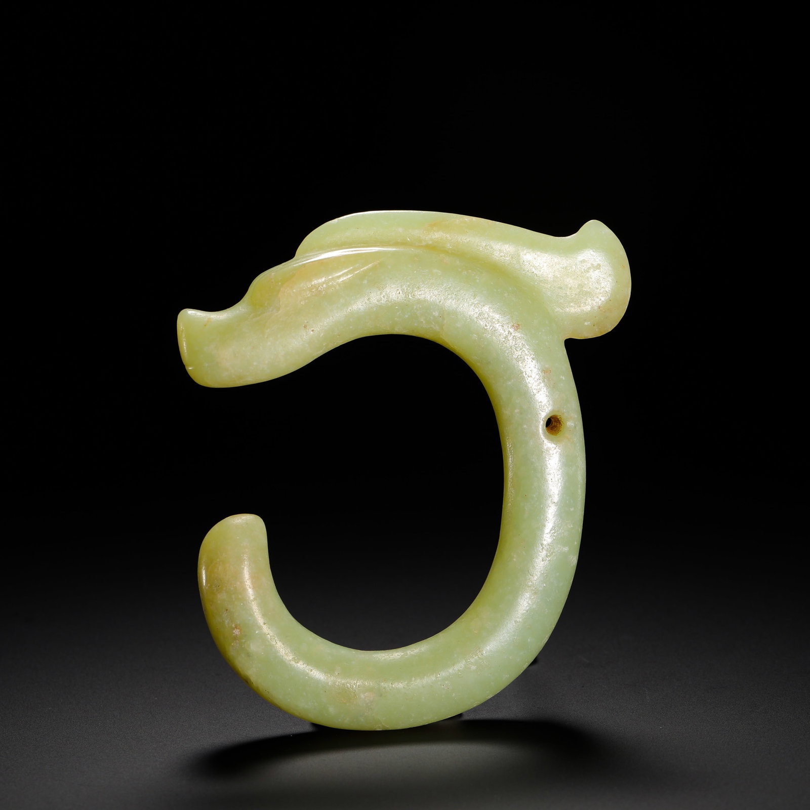 JADE C-SHAPED DRAGON: JADE C-SHAPED DRAGON (10 x 8.5cm,Weight:110g)