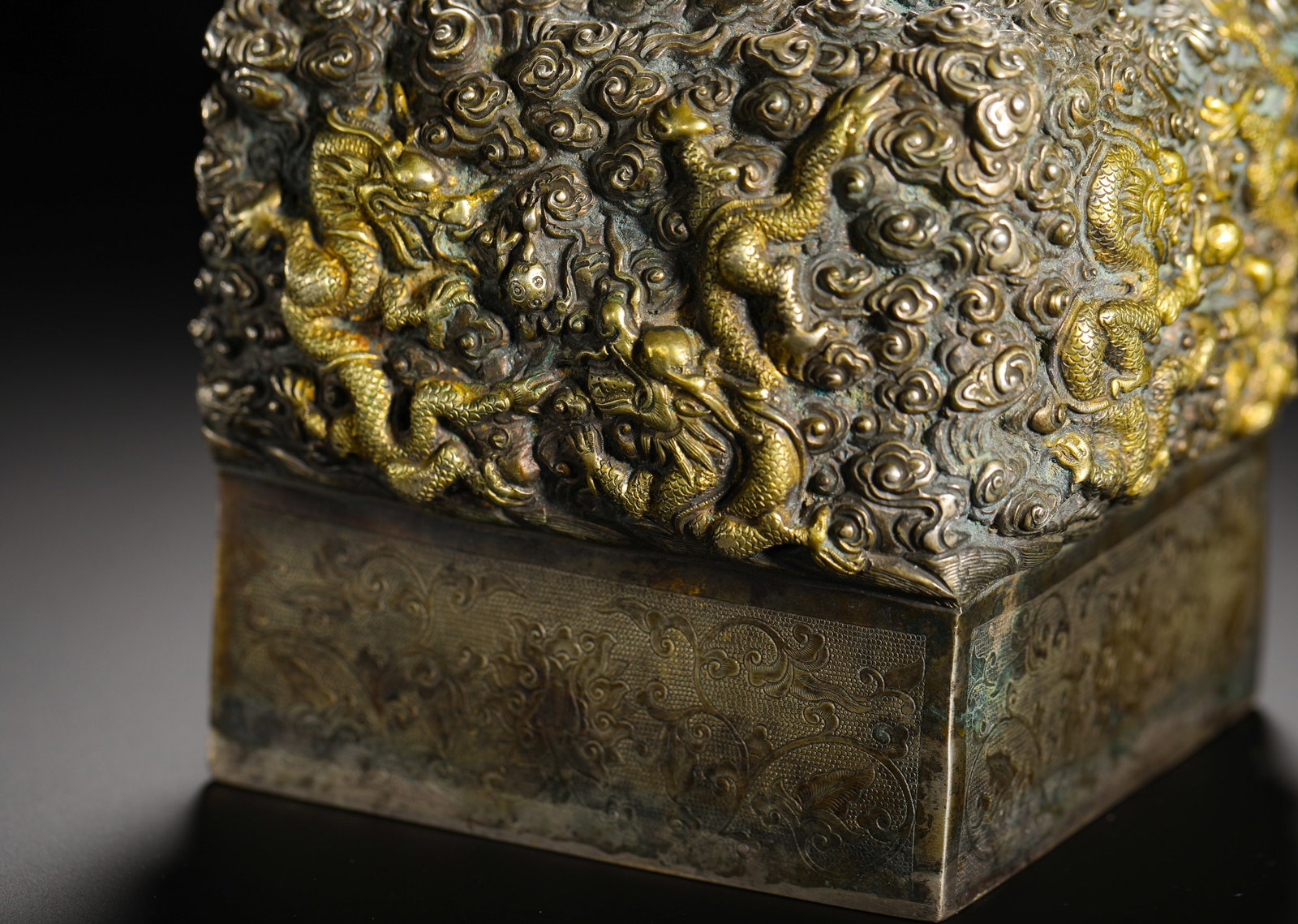 SILVER GILDED JADE SEAL WITH DRAGON AND CLOUD PATTERNS - 3