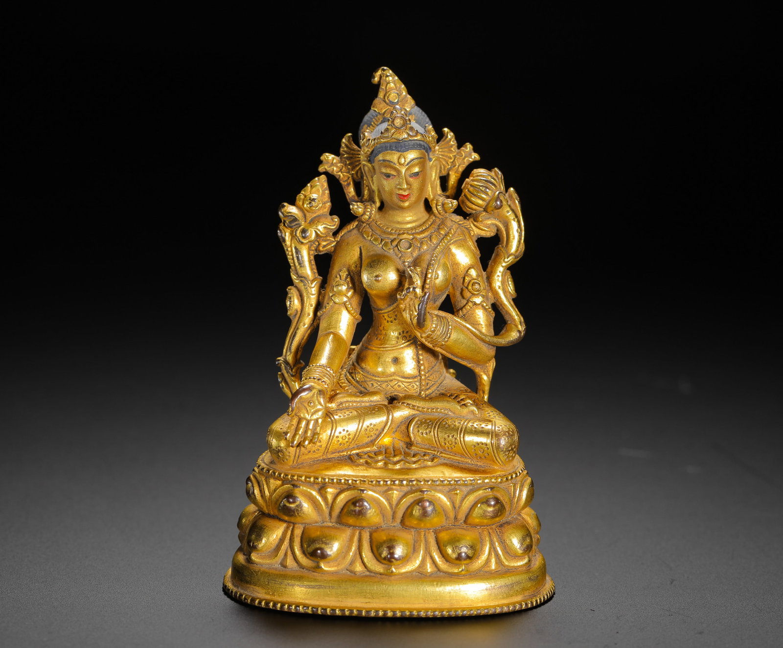 BRONZE GILDED WHITE TARA SEATED FIGURE: BRONZE GILDED WHITE TARA SEATED FIGURE (10 x 5.6cm,Weight:190g)