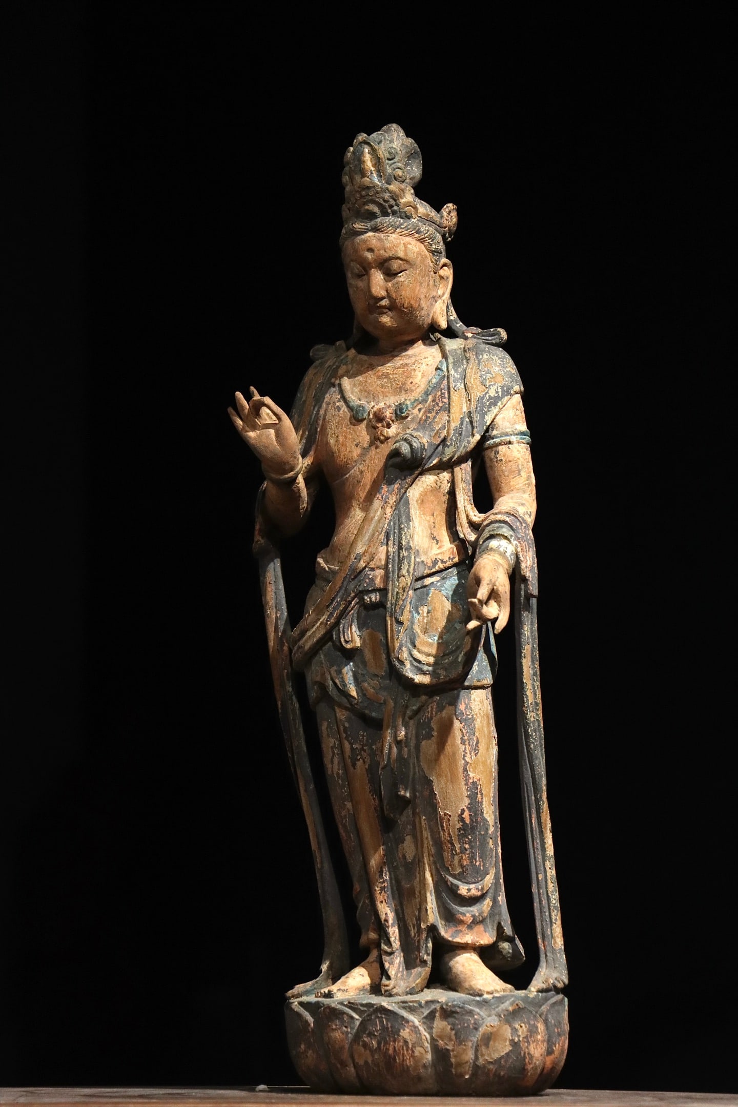 WOODCARVING PAINTED GUANYIN STANDING STATUE: WOODCARVING PAINTED GUANYIN STANDING STATUE (56cm)