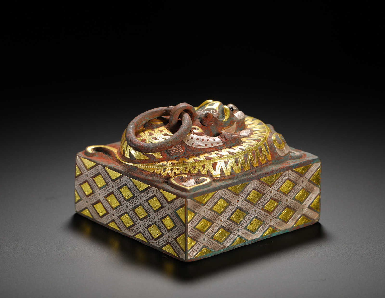 BRONZE SQUARE SEAL WITH INLAID GOLD AND SILVER CHILONG KNOB: BRONZE SQUARE SEAL WITH INLAID GOLD AND SILVER CHILONG KNOB (6 x 8cm,Weight:900g)