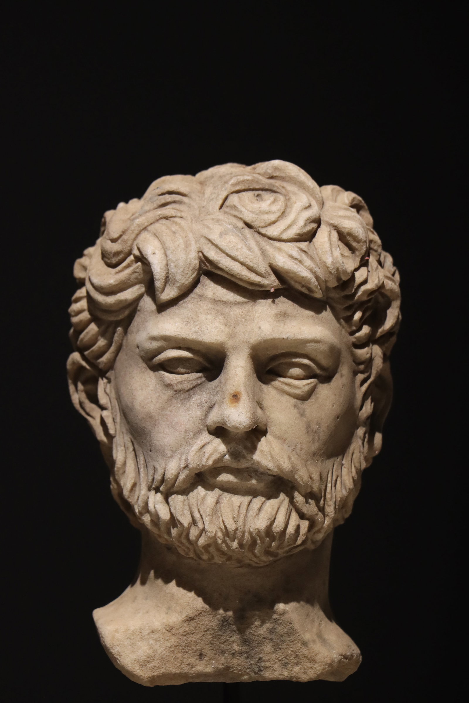 A 3-CENTURY ANCIENT GREEK STONE-CARVED HEAD: A 3-CENTURY ANCIENT GREEK STONE-CARVED HEAD (42cm)