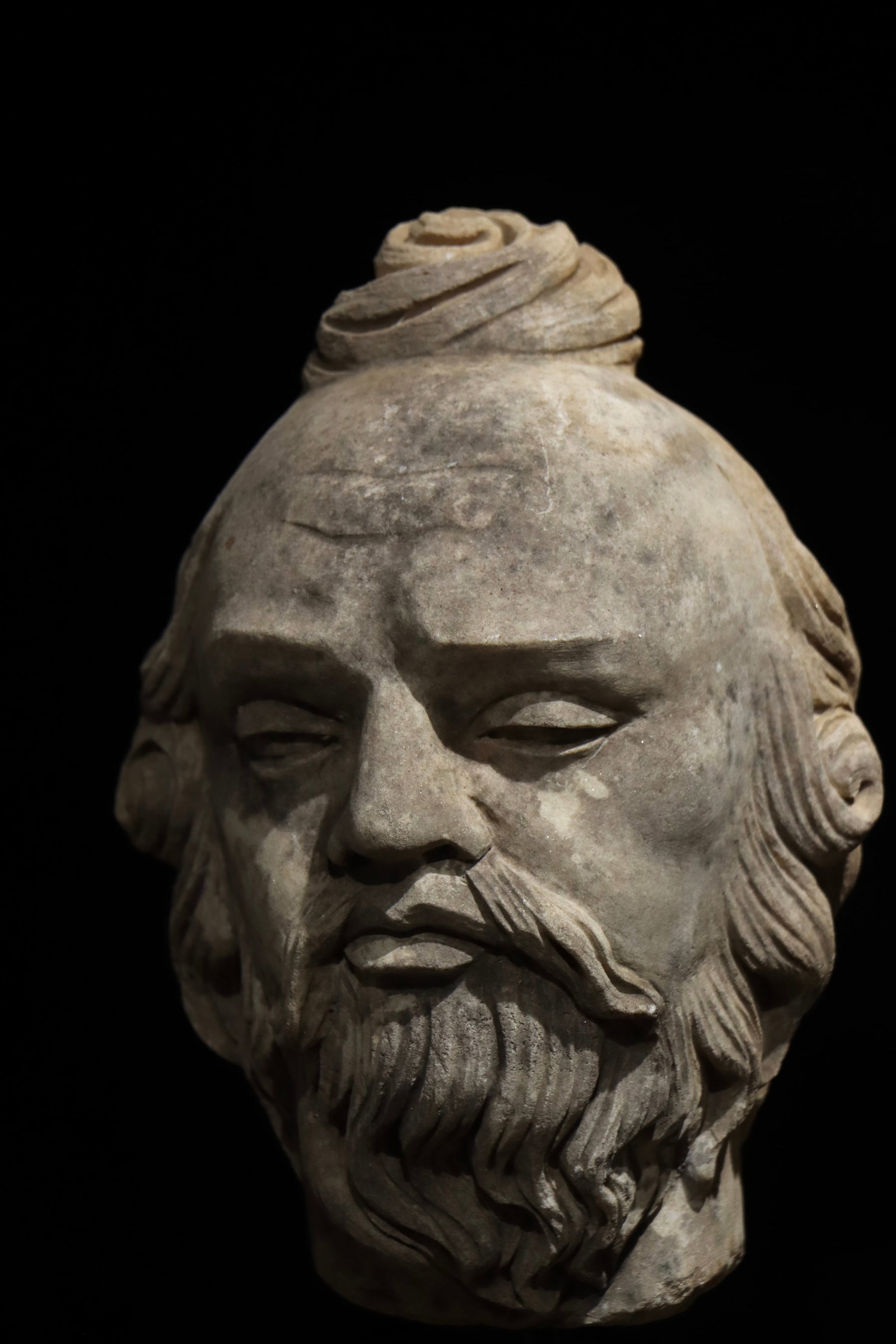 A 3-CENTURY ANCIENT GREEK STONE-CARVED HEAD: A 3-CENTURY ANCIENT GREEK STONE-CARVED HEAD (43 x 25cm)