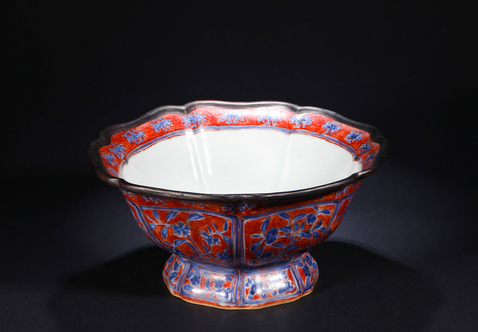 XUANDE BLUE AND RED PORCELAIN BOWL: XUANDE BLUE AND RED PORCELAIN BOWL (11.3 x 24cm)