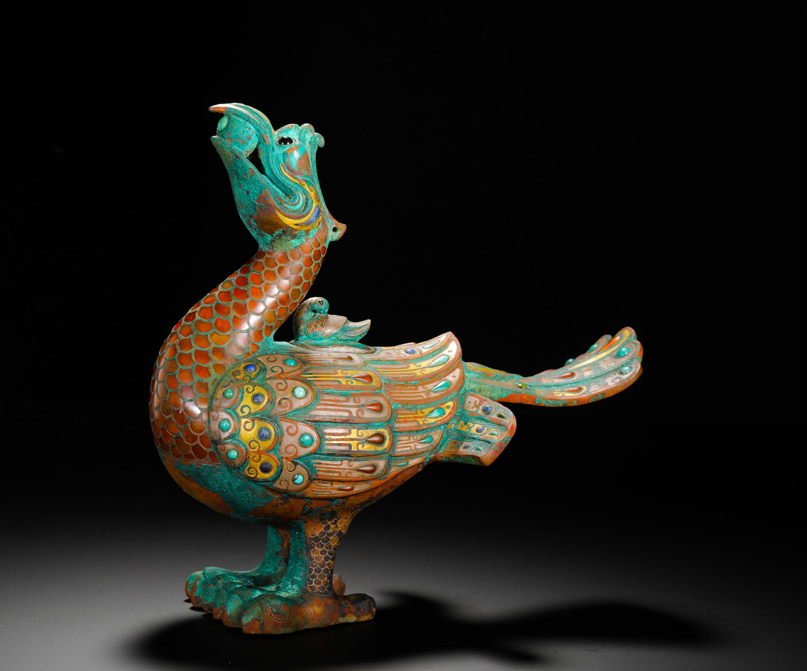 GILDED AND INLAID MOTHER AND SON BRONZE DIVINE BIRD VESSEL: GILDED AND INLAID MOTHER AND SON BRONZE DIVINE BIRD VESSEL (20 x 20cm,Weight:1520g)