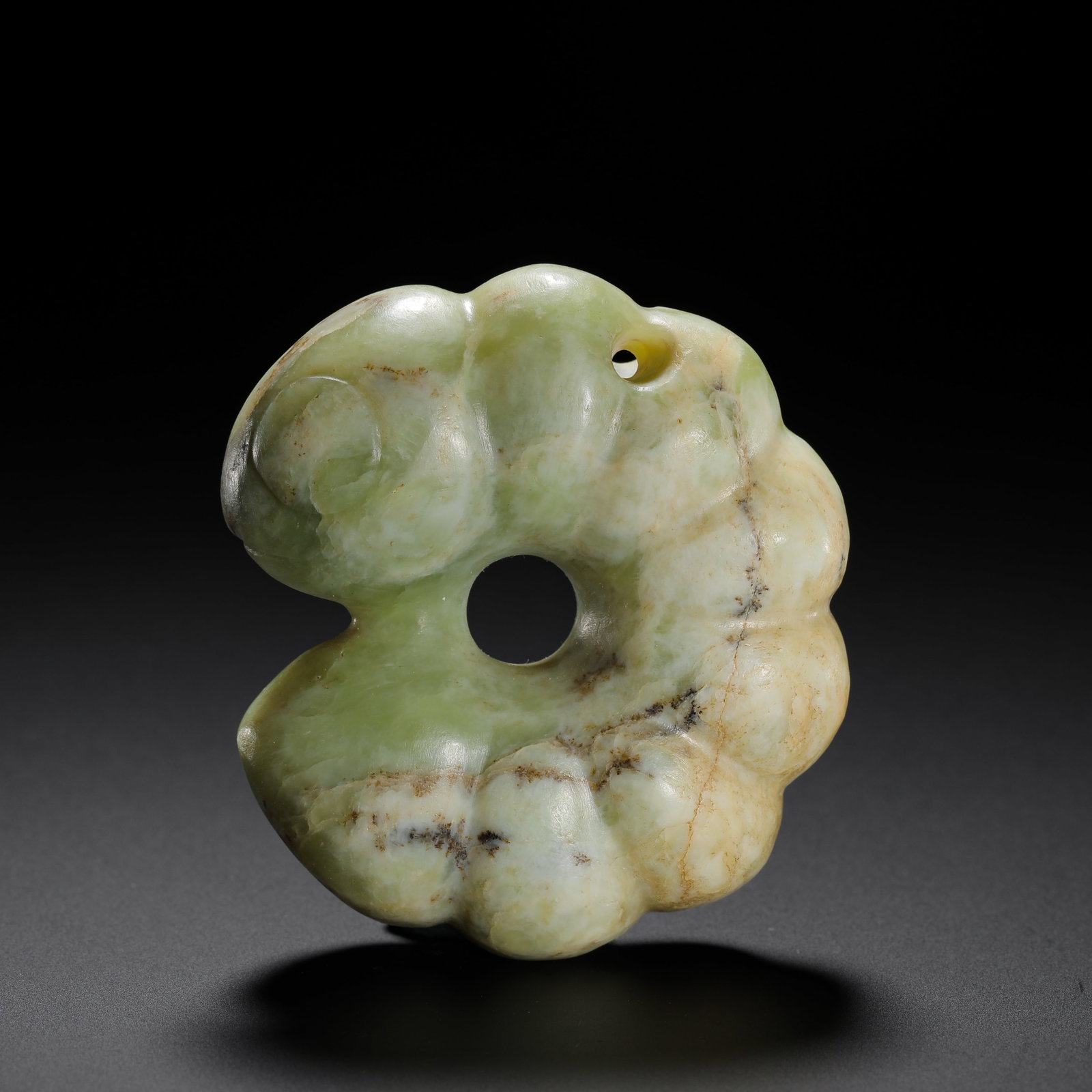 DRAGON-SHAPED JADE DISC: DRAGON-SHAPED JADE DISC (6 x 5.5cm,Weight:120g)