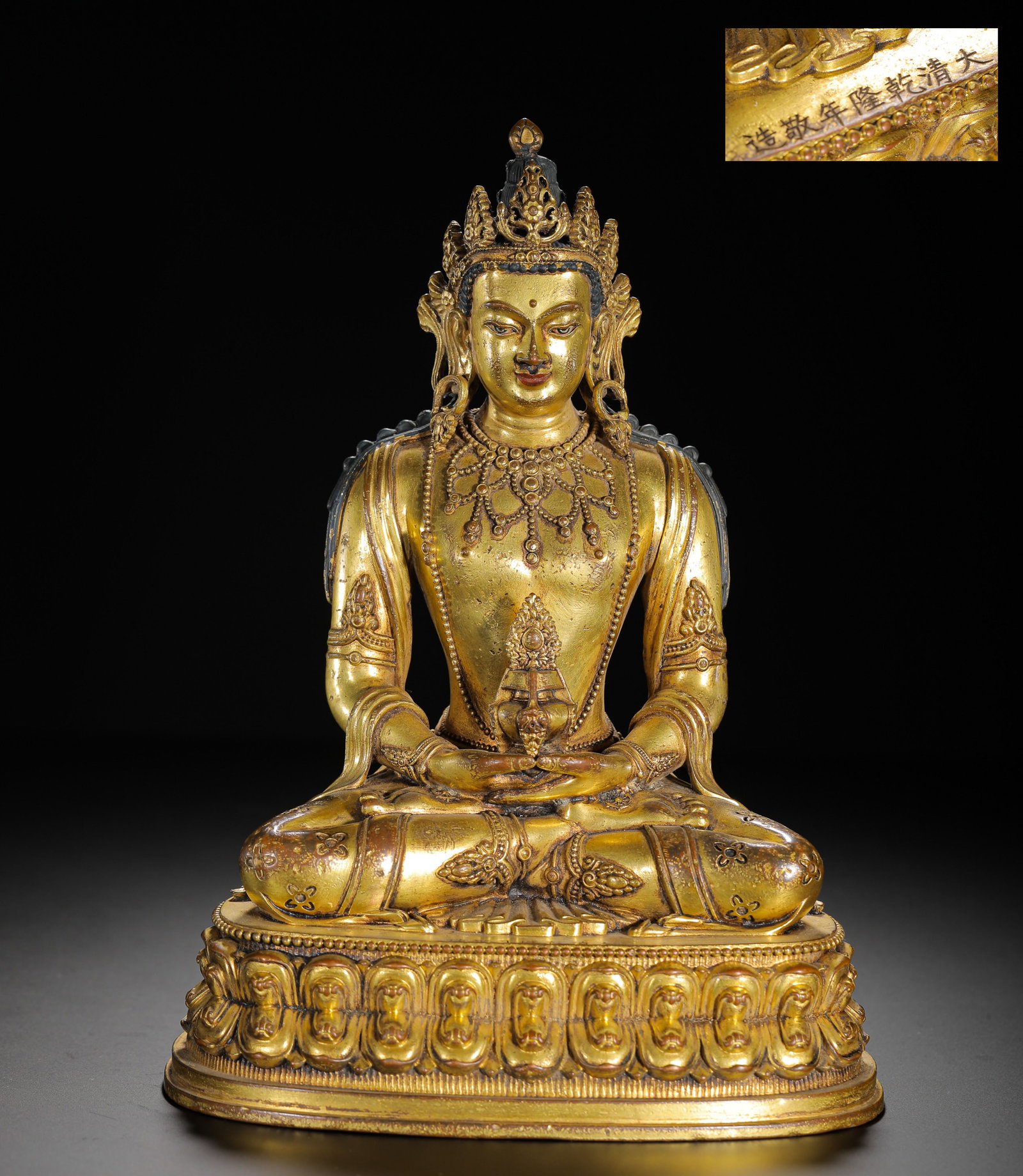 A GILDED BRONZE STATUE OF THE BUDDHA OF INFINITE LIFE: A GILDED BRONZE STATUE OF THE BUDDHA OF INFINITE LIFE (23 x 17cm,Weight:2540g)