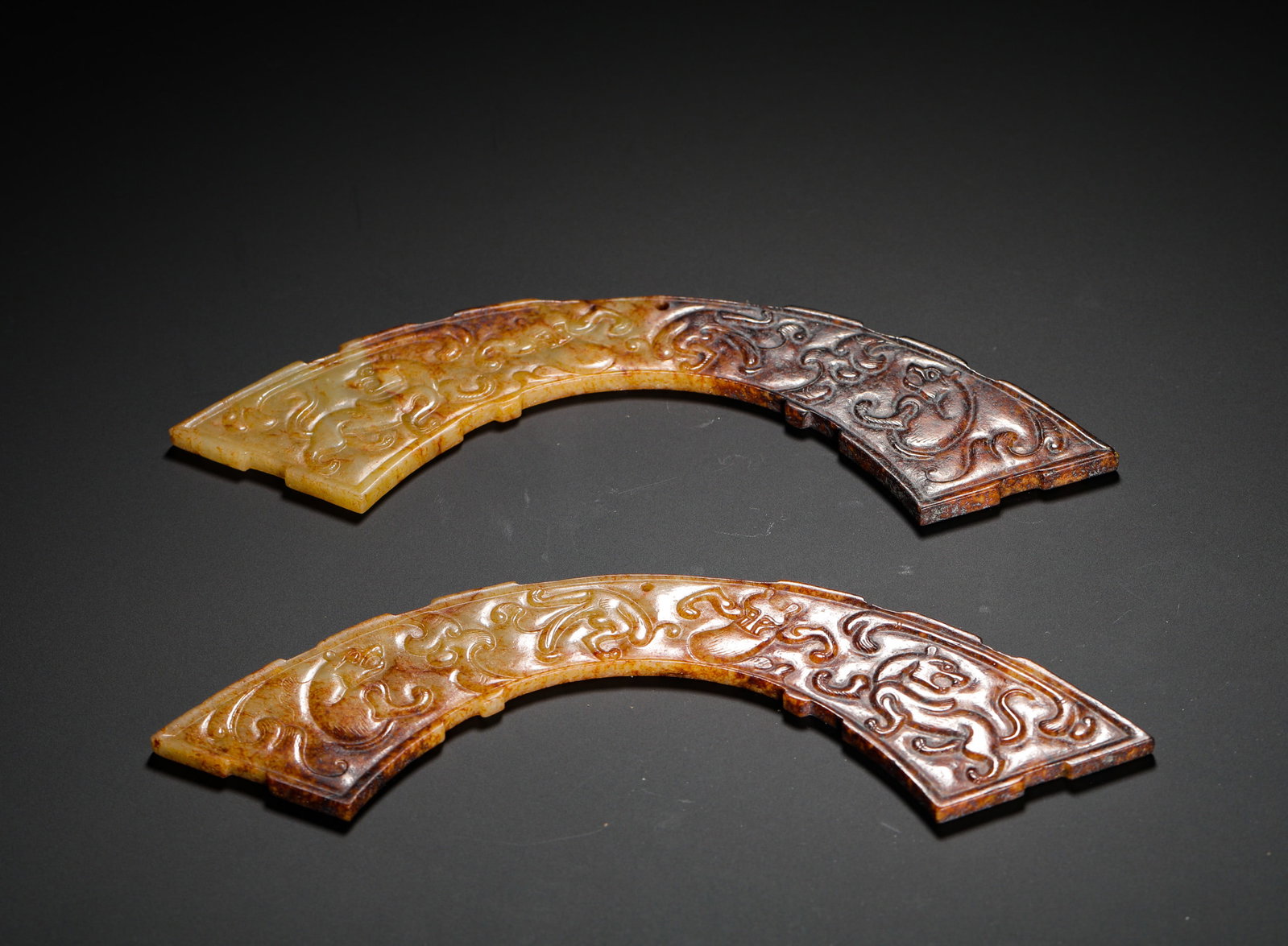 HETIAN JADE PENDANT: HETIAN JADE PENDANT (6 x 19cm,Weight:130g)