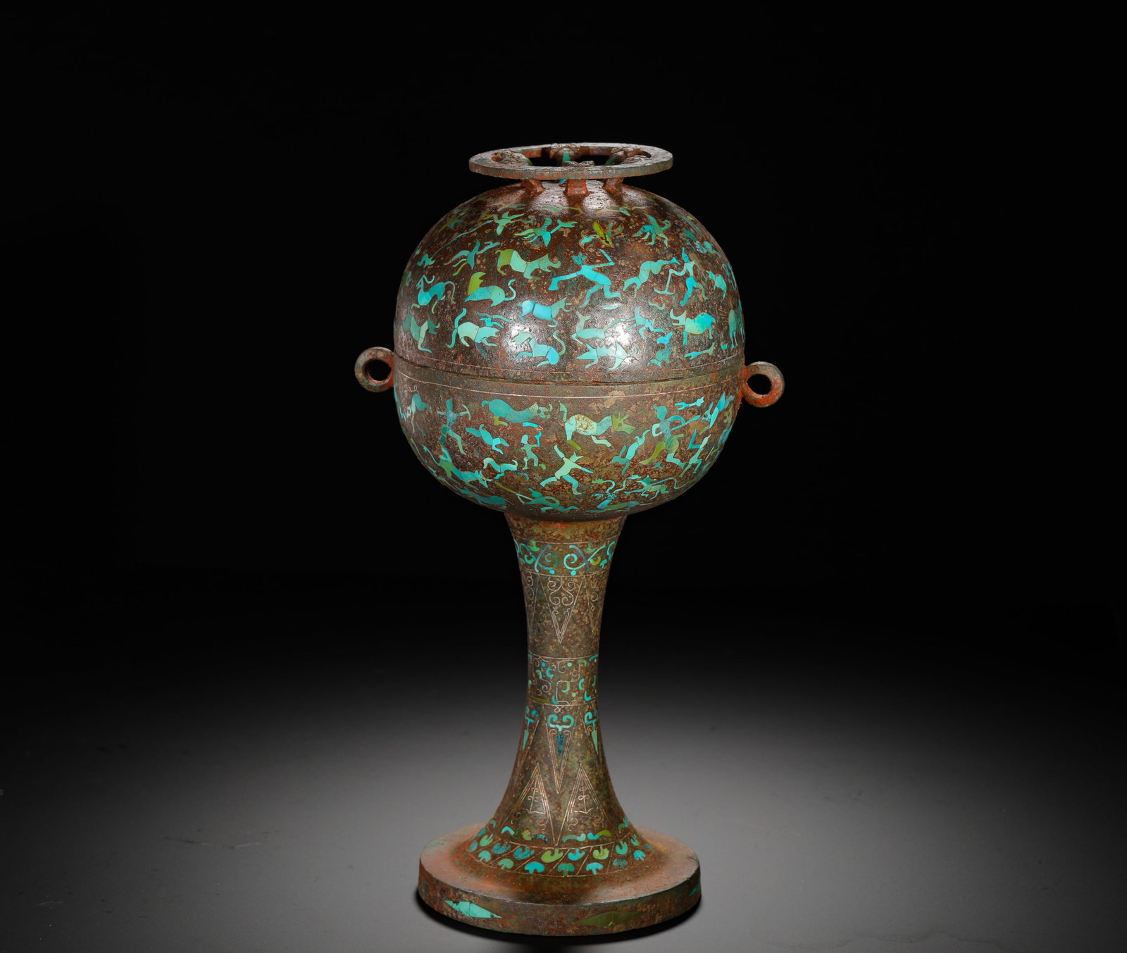 BRONZE WITH TURQUOISE HUNTING PATTERNS, HIGH-HANDLED INCENSE BURNER: BRONZE WITH TURQUOISE HUNTING PATTERNS, HIGH-HANDLED INCENSE BURNER (31 x 14cm,Weight:1950g)
