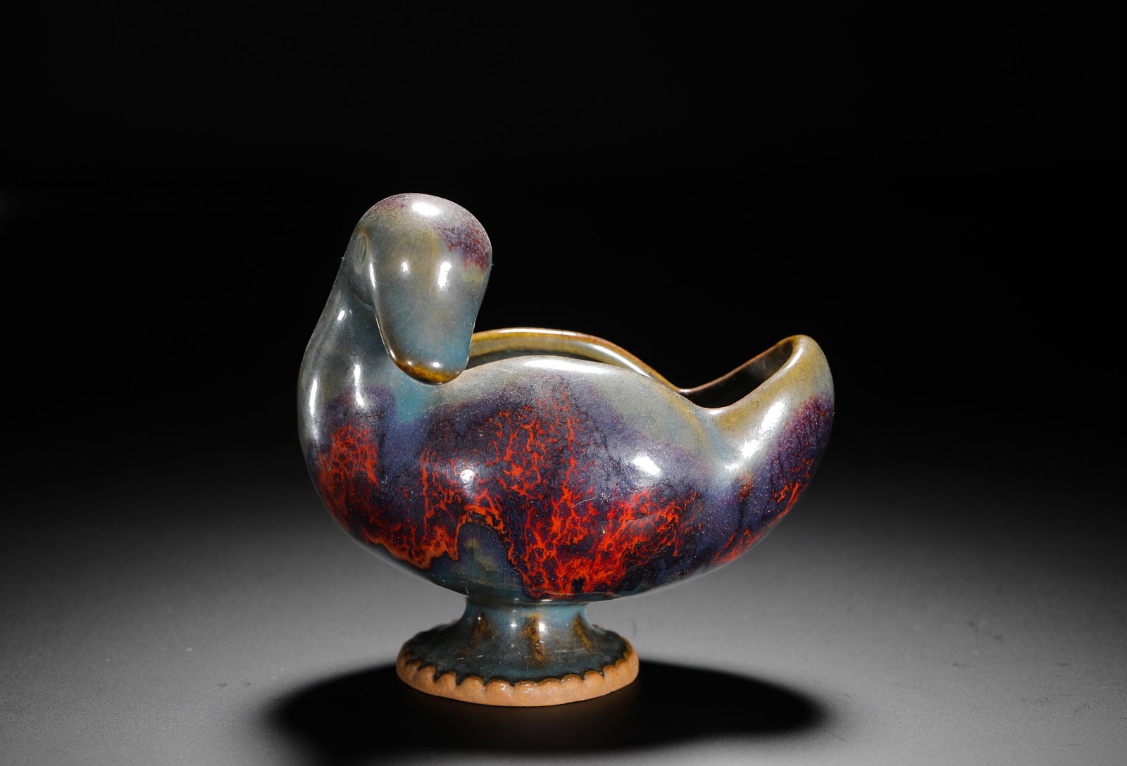 A DUCK-SHAPED HIGH-FOOTED WATER BASIN JUN KILN: A DUCK-SHAPED HIGH-FOOTED WATER BASIN JUN KILN (11 x 12cm,Weight:240g)