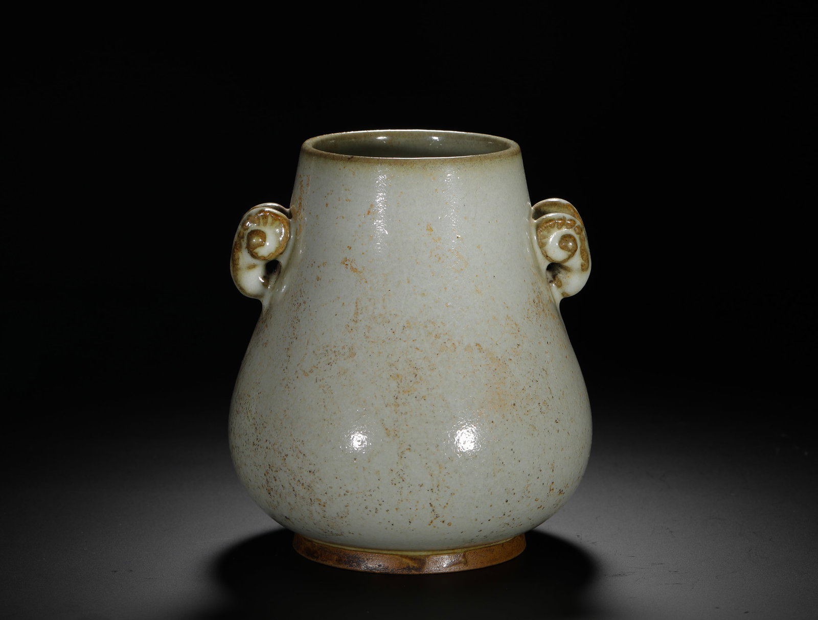 IMITATION OF RU GLAZE SHEEP HEAD EAR VASE: IMITATION OF RU GLAZE SHEEP HEAD EAR VASE (15 x 14cm,Weight:870g)