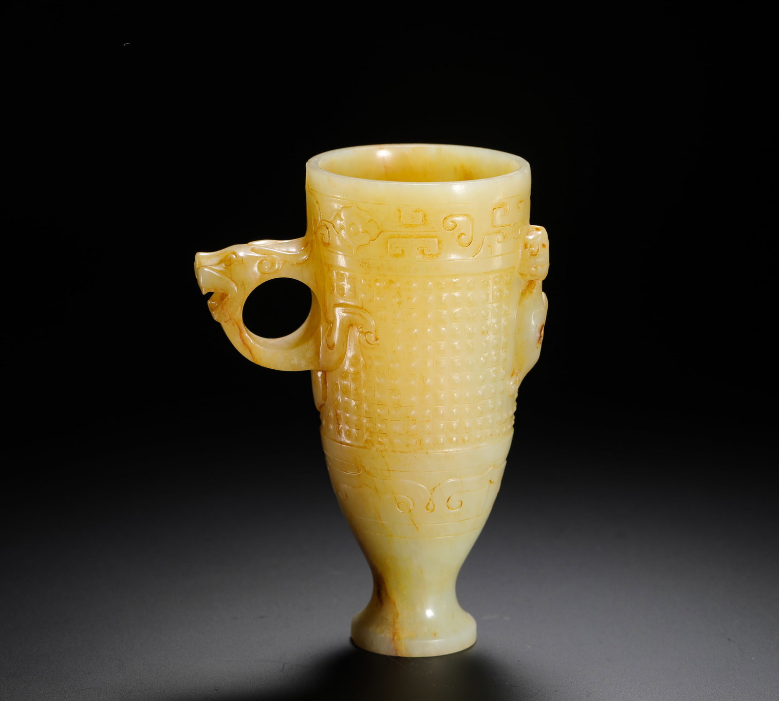 YELLOW JADE GUL-PATTERNED DRAGON EAR CUP: YELLOW JADE GUL-PATTERNED DRAGON EAR CUP (12 x 8cm,Weight:260g)