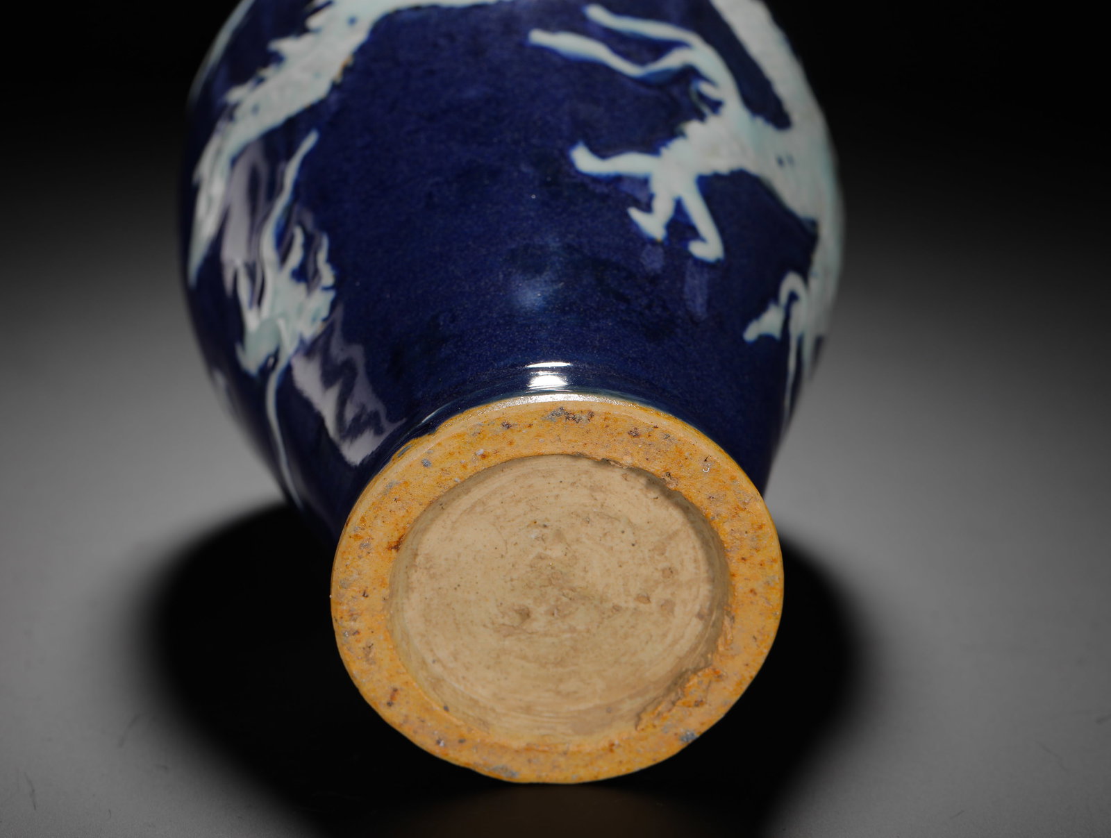 JI BLUE GLAZED WHITE DRAGON-PATTERNED PLUM VASE - 10