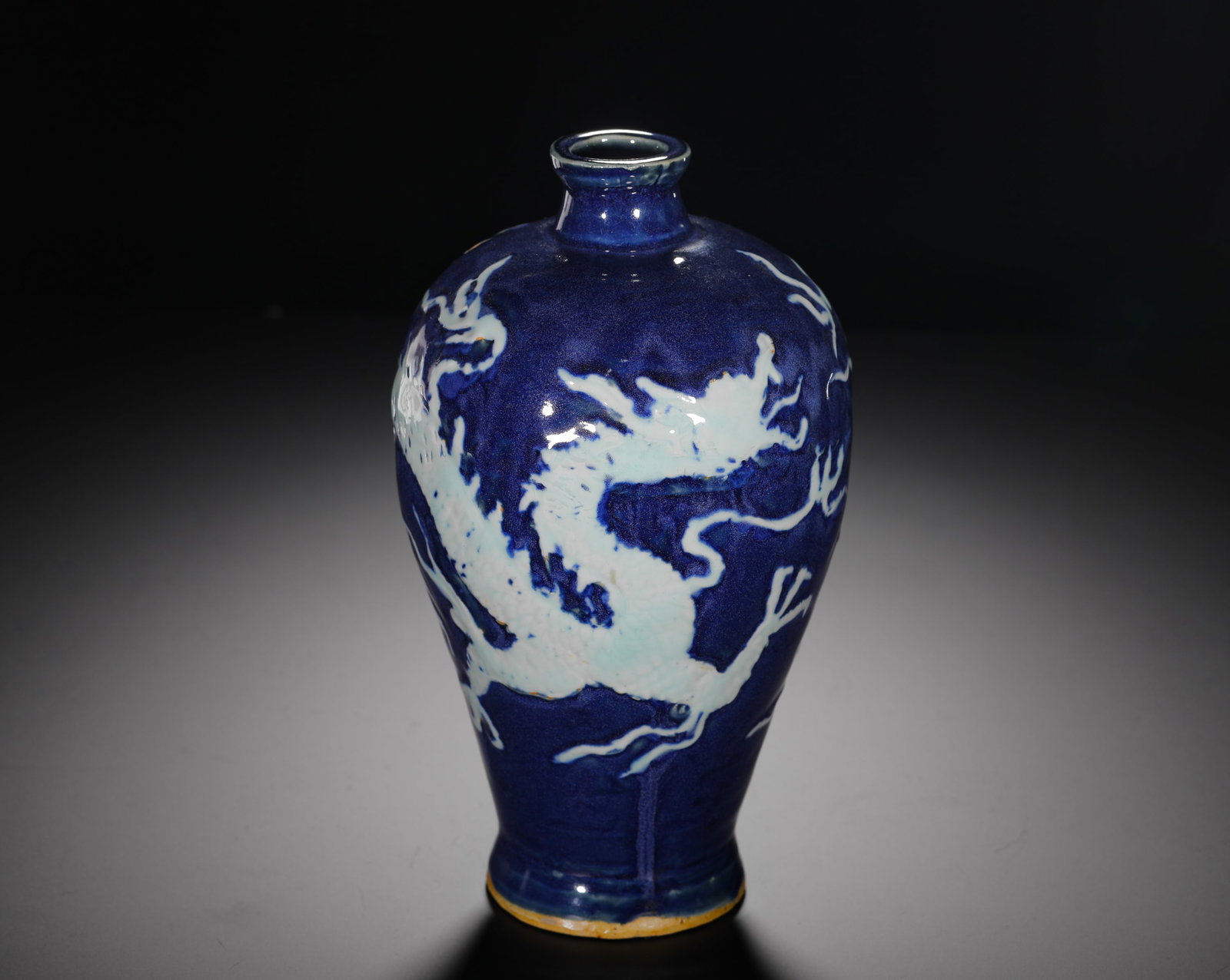 JI BLUE GLAZED WHITE DRAGON-PATTERNED PLUM VASE - 2
