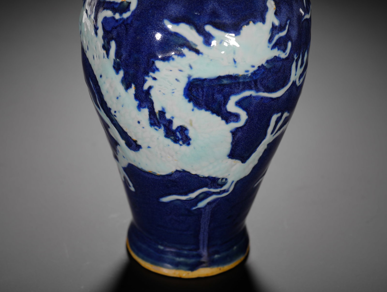 JI BLUE GLAZED WHITE DRAGON-PATTERNED PLUM VASE - 4