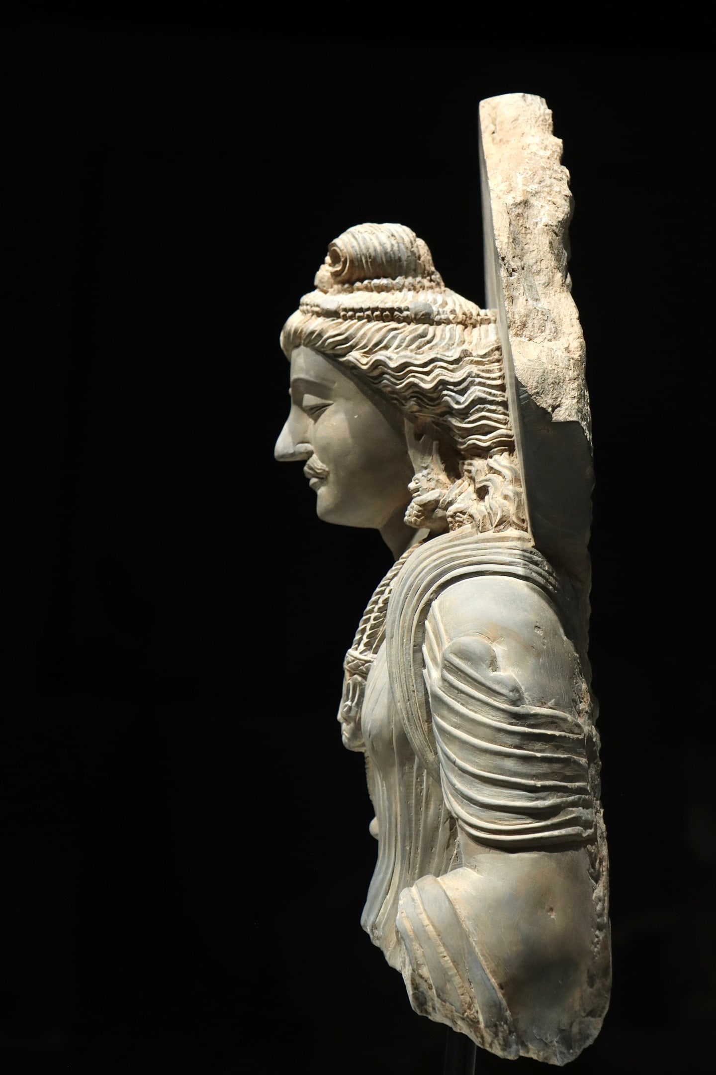 3RD CENTURY GANDHARA STATUES - 8