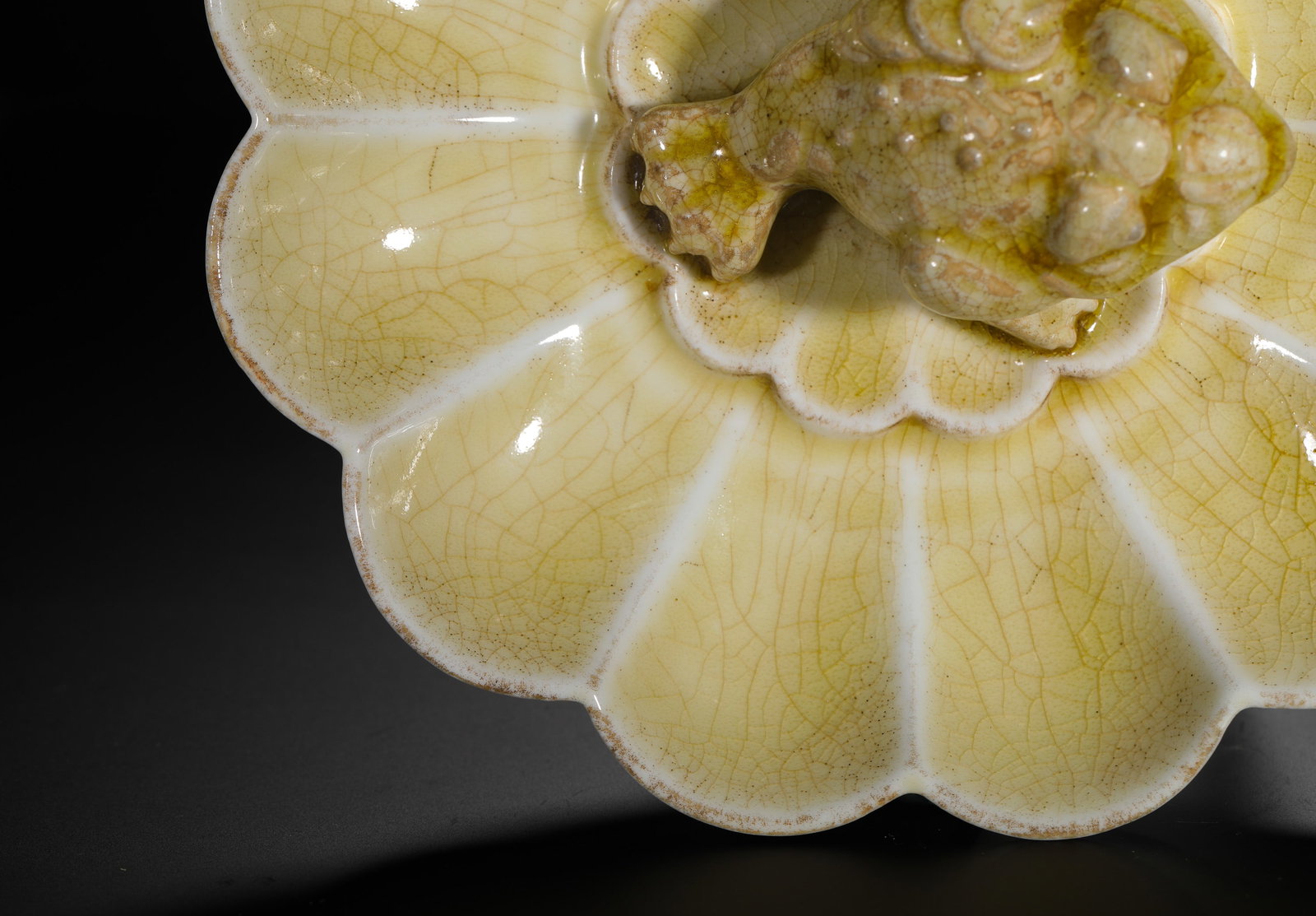 YELLOW GLAZE SPLIT GOLDEN TOAD PATTERN LOTUS PEN LICK - 10