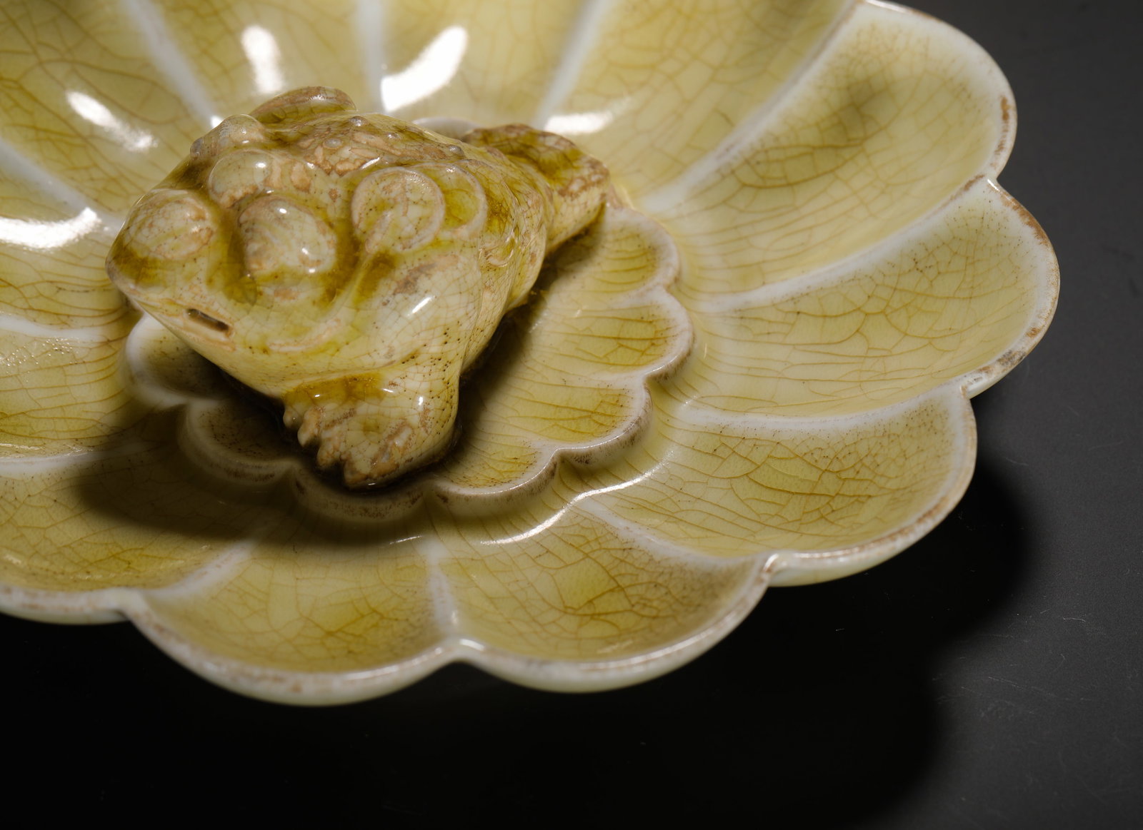 YELLOW GLAZE SPLIT GOLDEN TOAD PATTERN LOTUS PEN LICK - 3