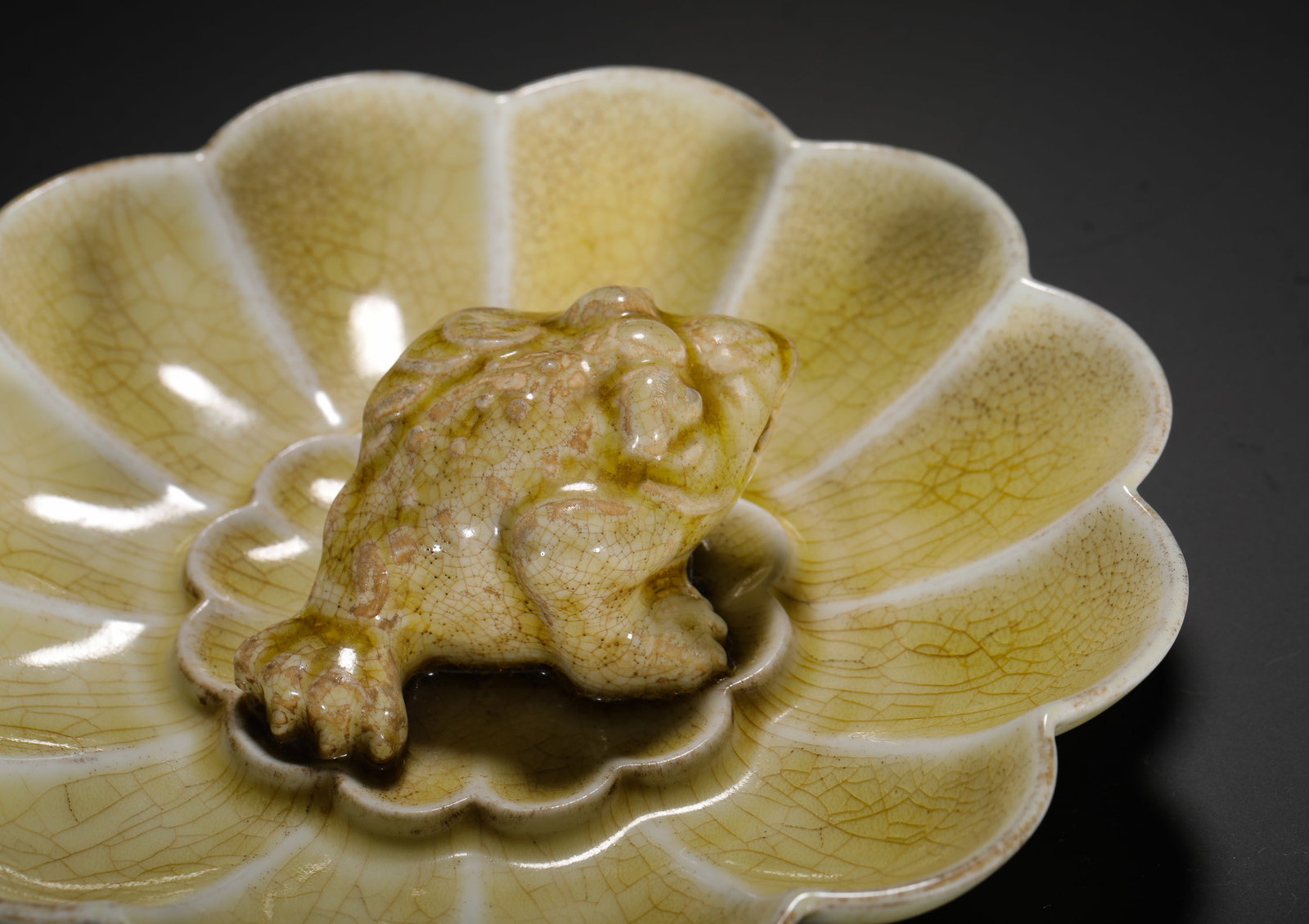 YELLOW GLAZE SPLIT GOLDEN TOAD PATTERN LOTUS PEN LICK - 6