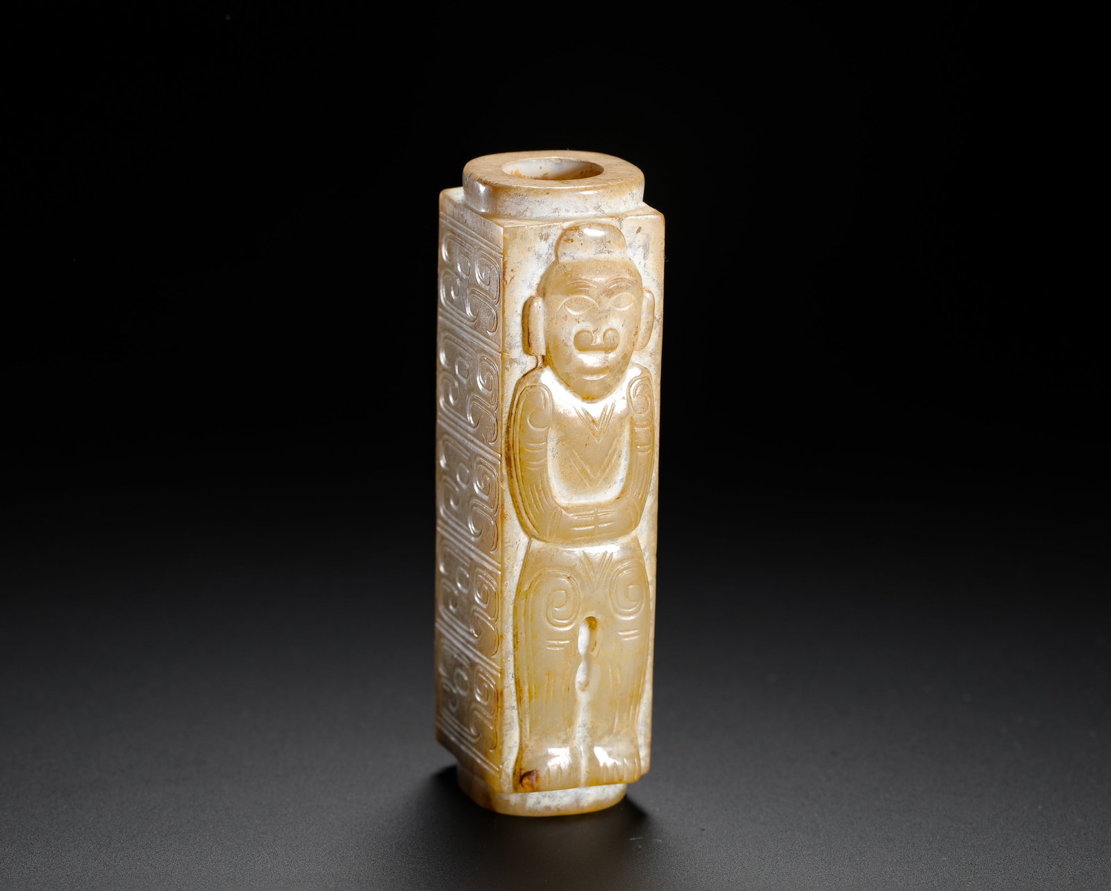 A JADE FIGURE WITH A PATTERNED LEZI: A JADE FIGURE WITH A PATTERNED LEZI (7.8 x 2cm,Weight:90g)