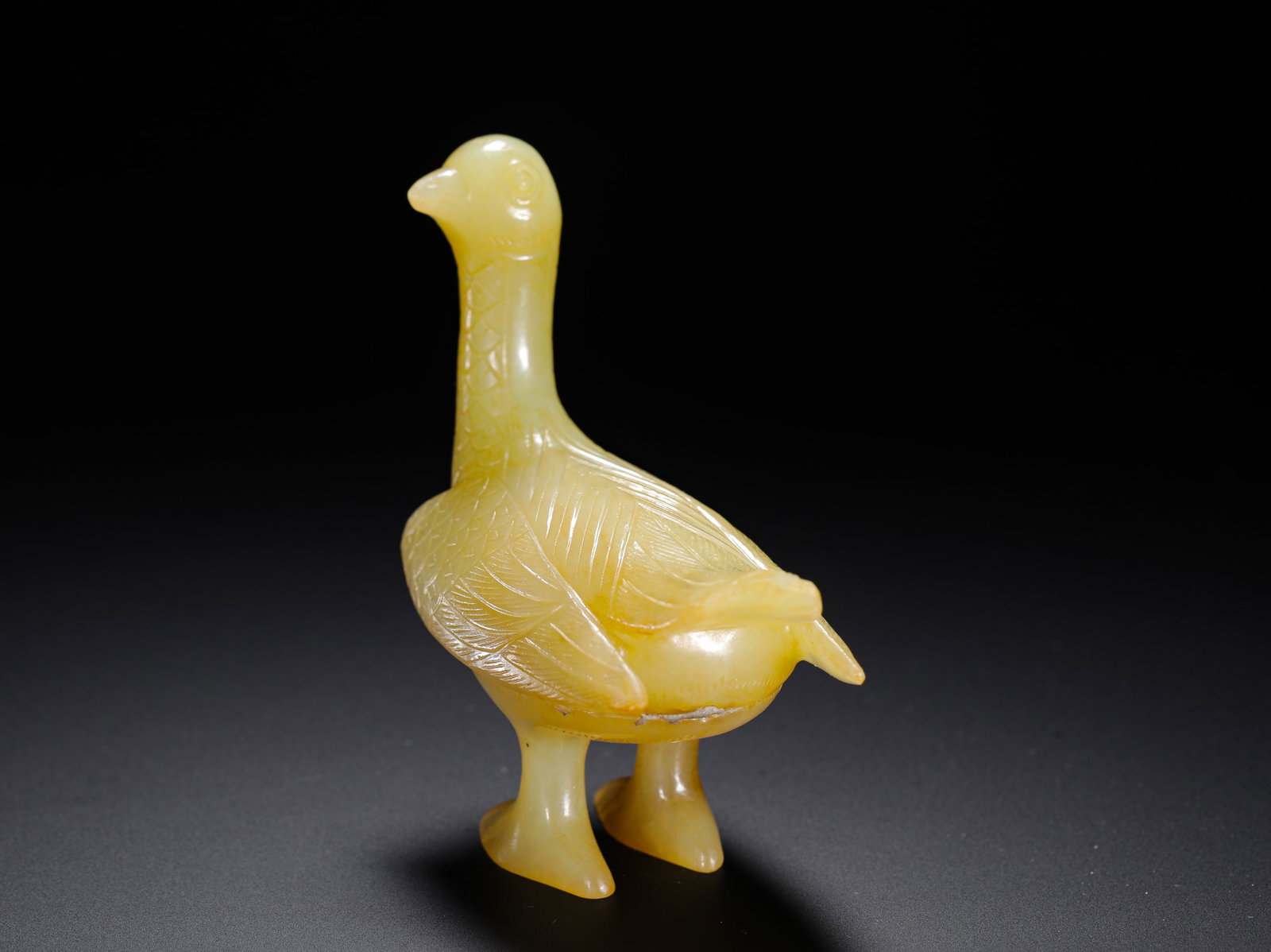 A ORNAMENT IN THE SHAPE OF A YELLOW WILD GOOSE: A ORNAMENT IN THE SHAPE OF A YELLOW WILD GOOSE (8.5 x 7.5cm,Weight:90g)